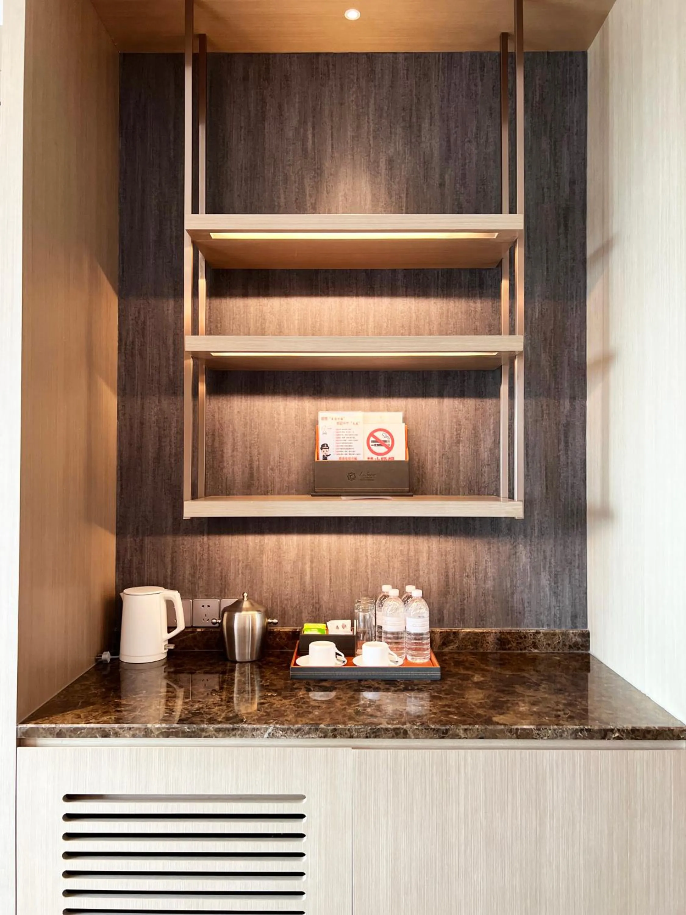 L Snow Supreme Hotel