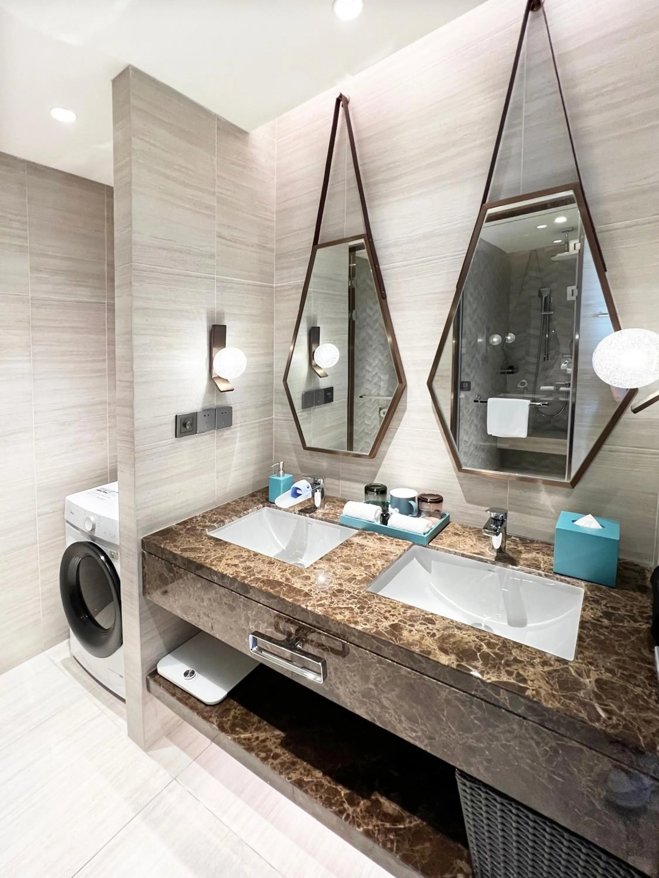 Toilet in L Snow Supreme Hotel