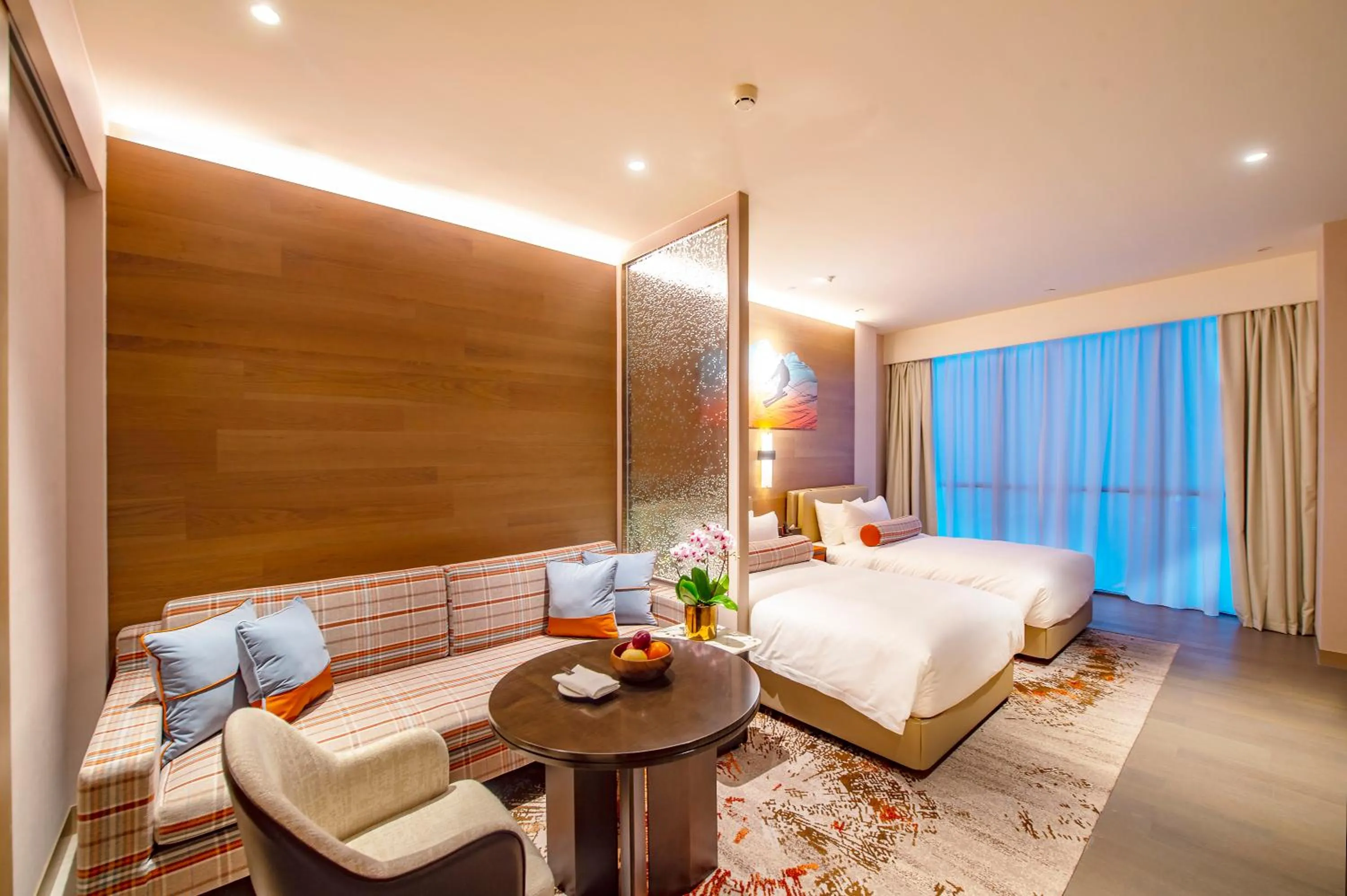 L Snow Supreme Hotel