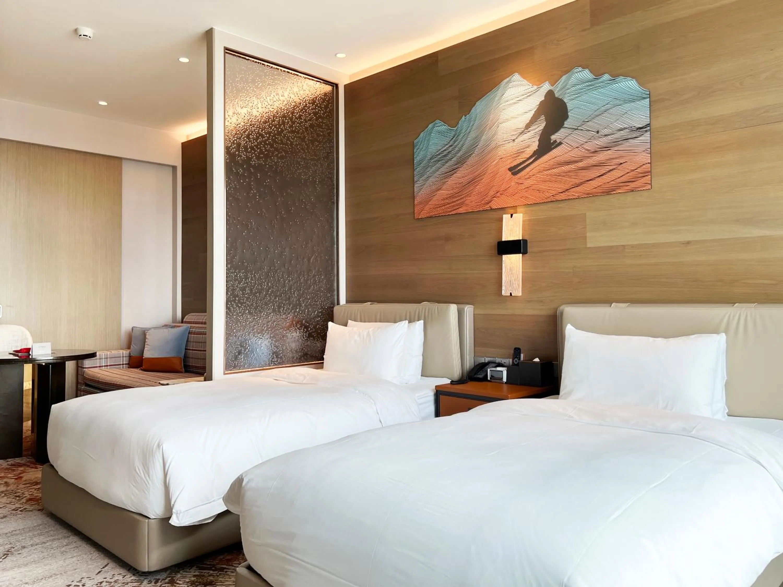 L Snow Supreme Hotel