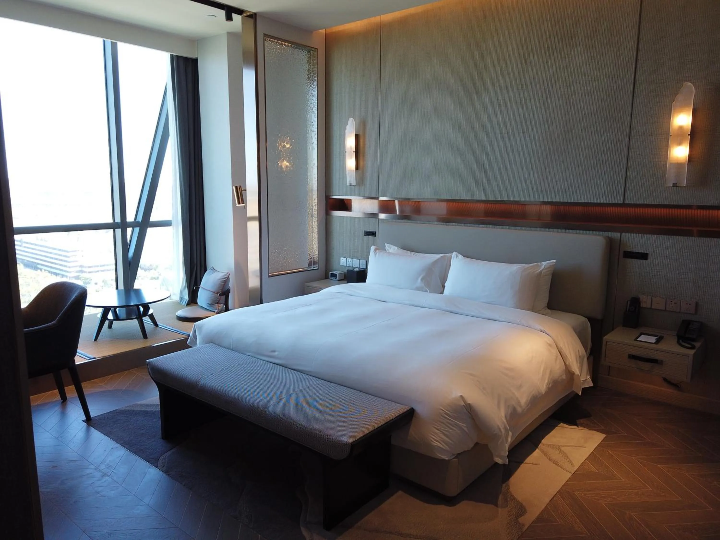 L Snow Supreme Hotel