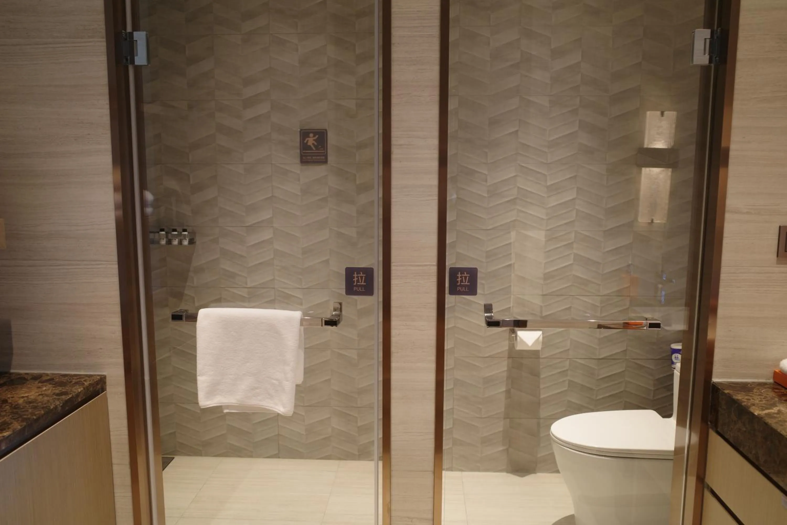 L Snow Supreme Hotel