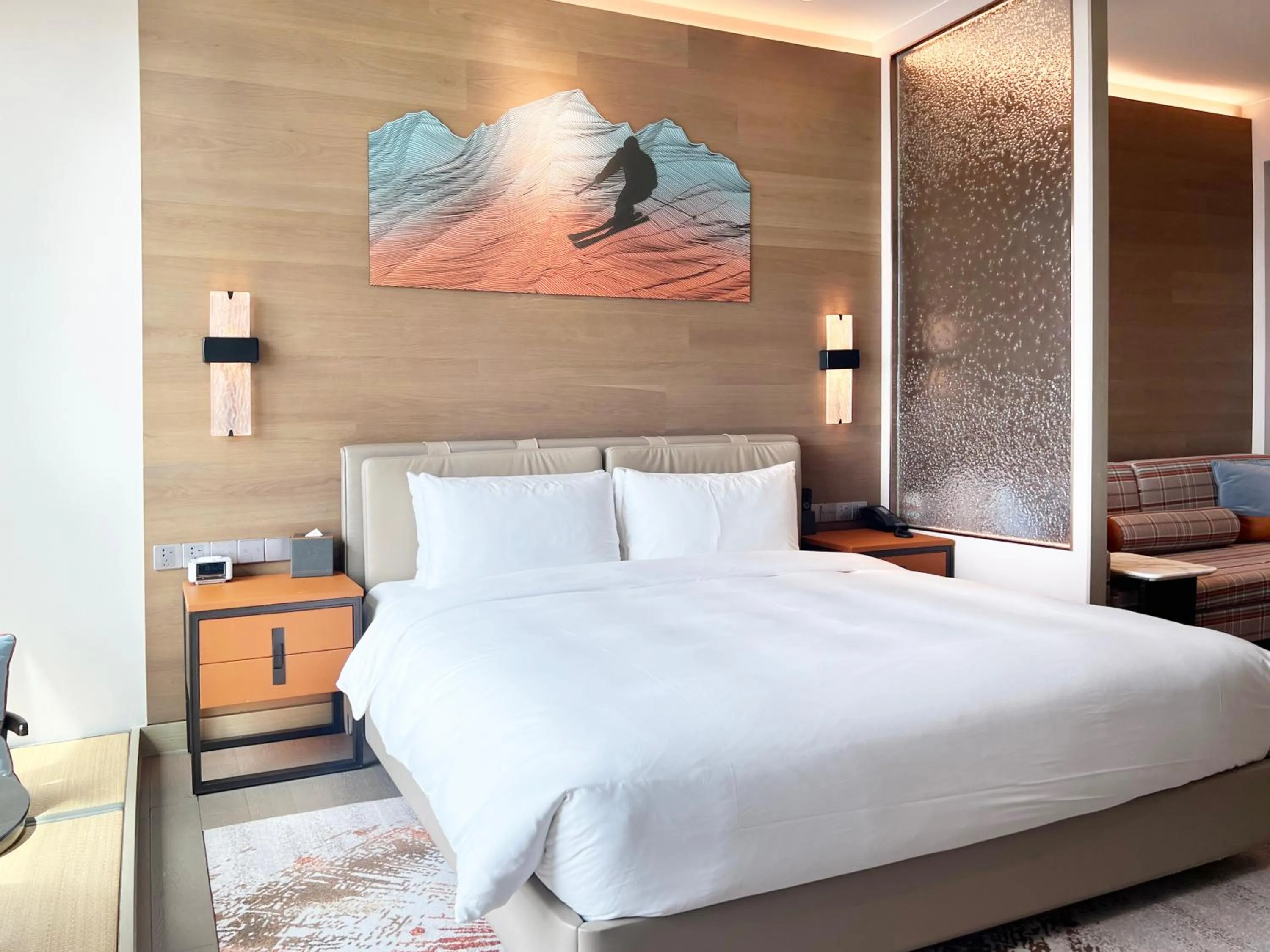 L Snow Supreme Hotel