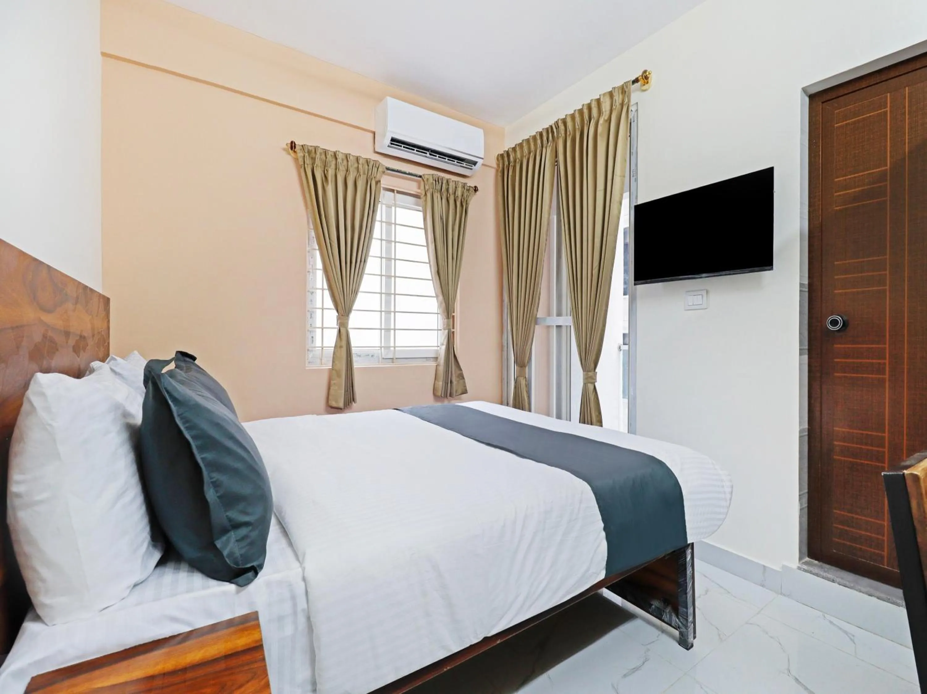 Bedroom, Bed in Super Townhouse Bellandur Near Embassy Tech Village