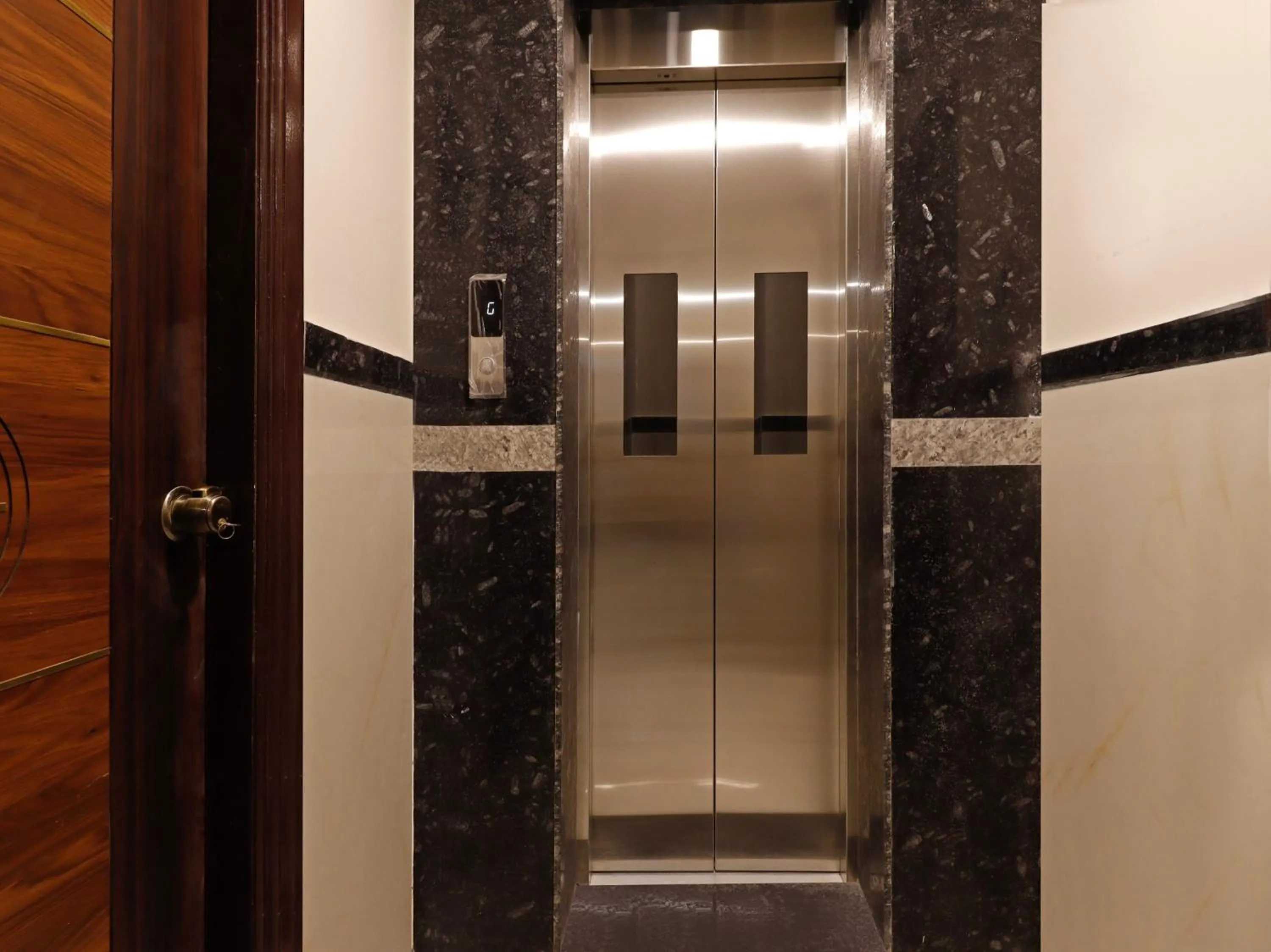 Lobby or reception in Super Townhouse Bellandur Near Embassy Tech Village