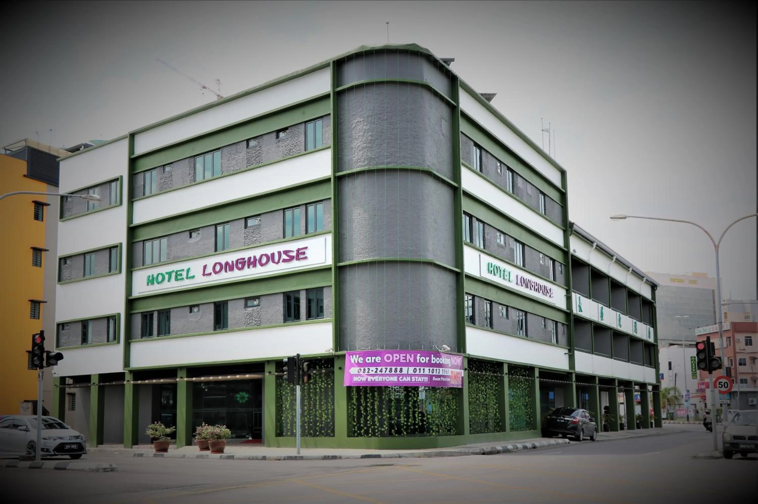 Property building in HOTEL LONGHOUSE