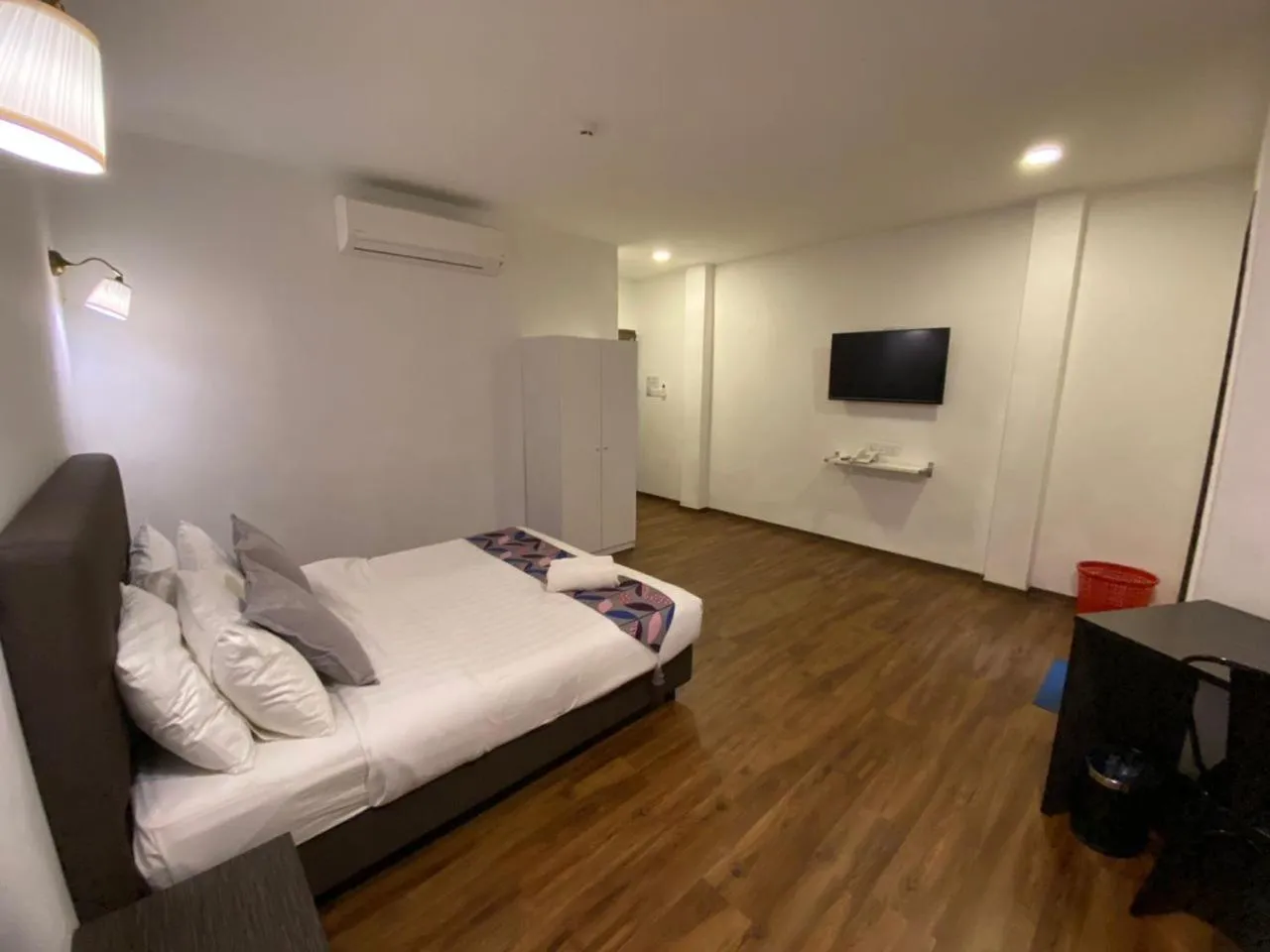 Bed in HOTEL LONGHOUSE