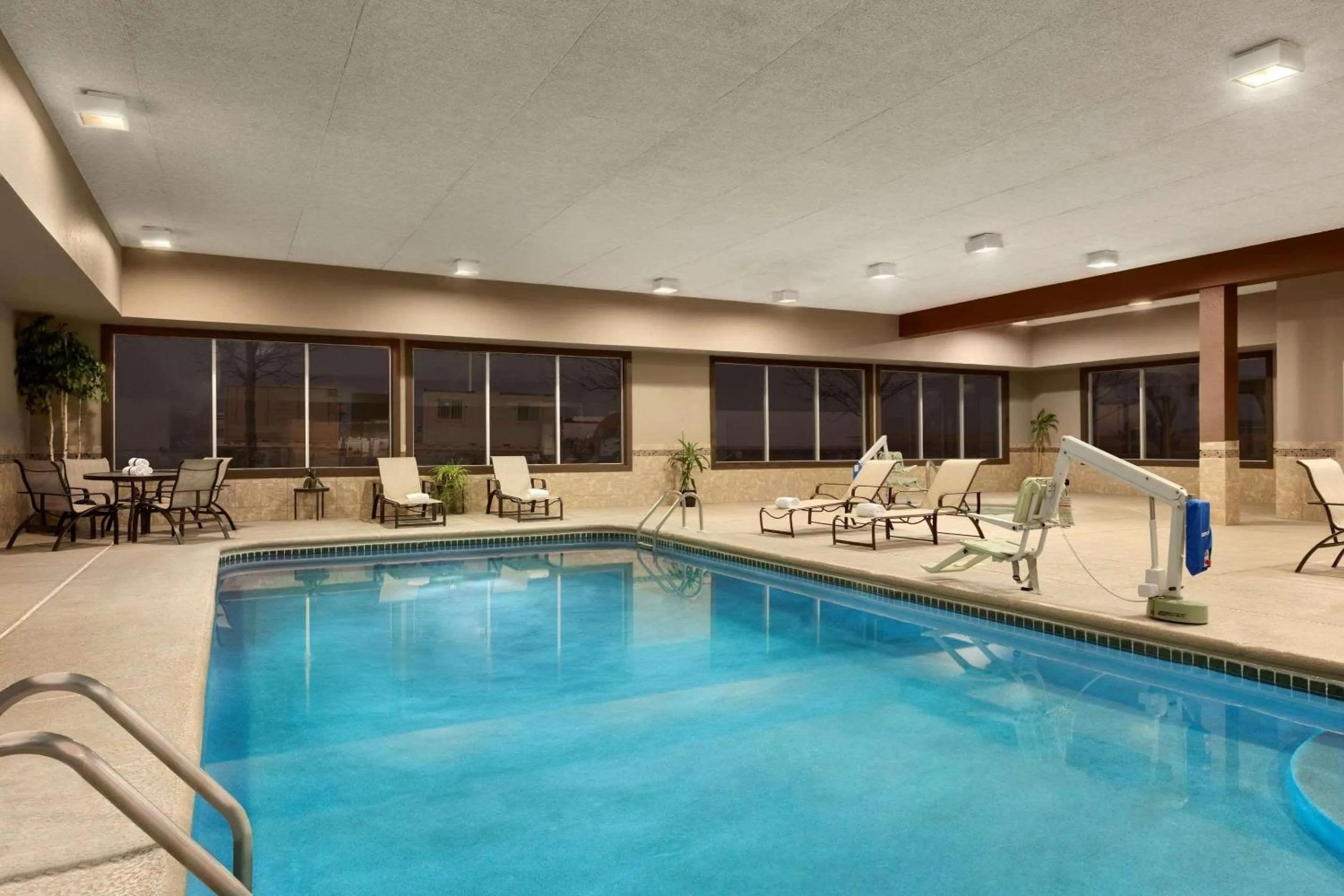 Swimming pool in Country Inn & Suites by Radisson, Sidney, NE