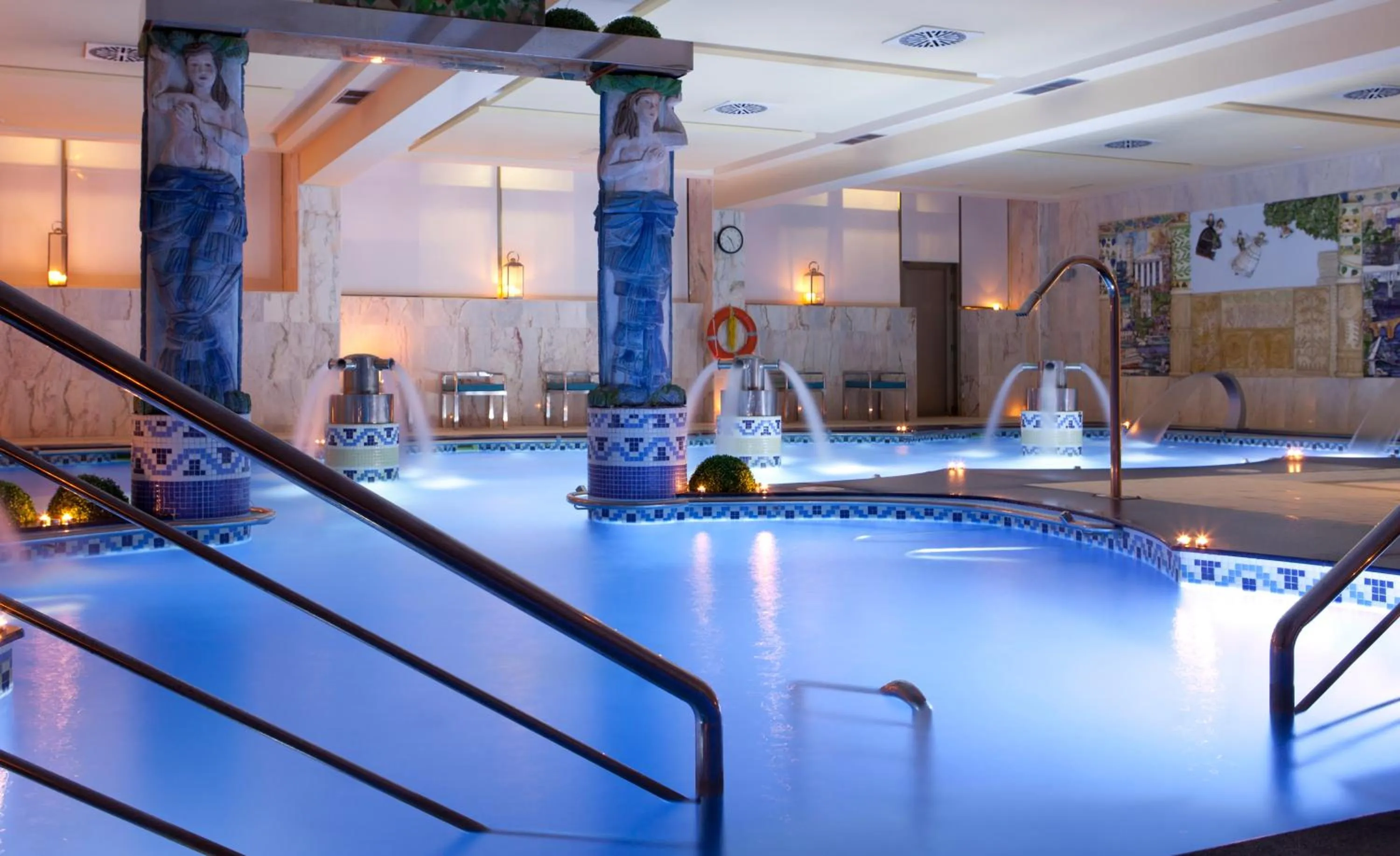 Swimming pool in Hotel Carlos I Silgar