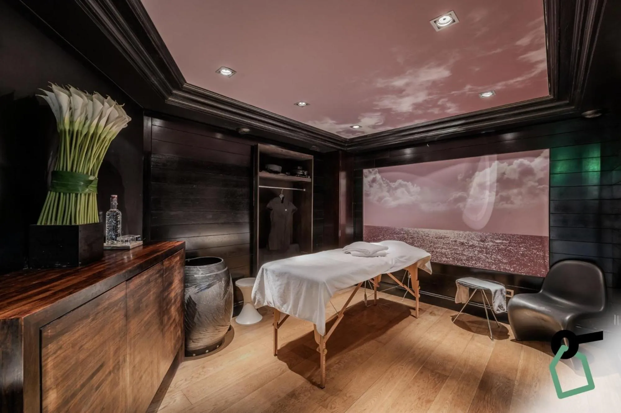 Spa and wellness centre/facilities in Hotiday Room Collection - Paris Arc de Triomphe