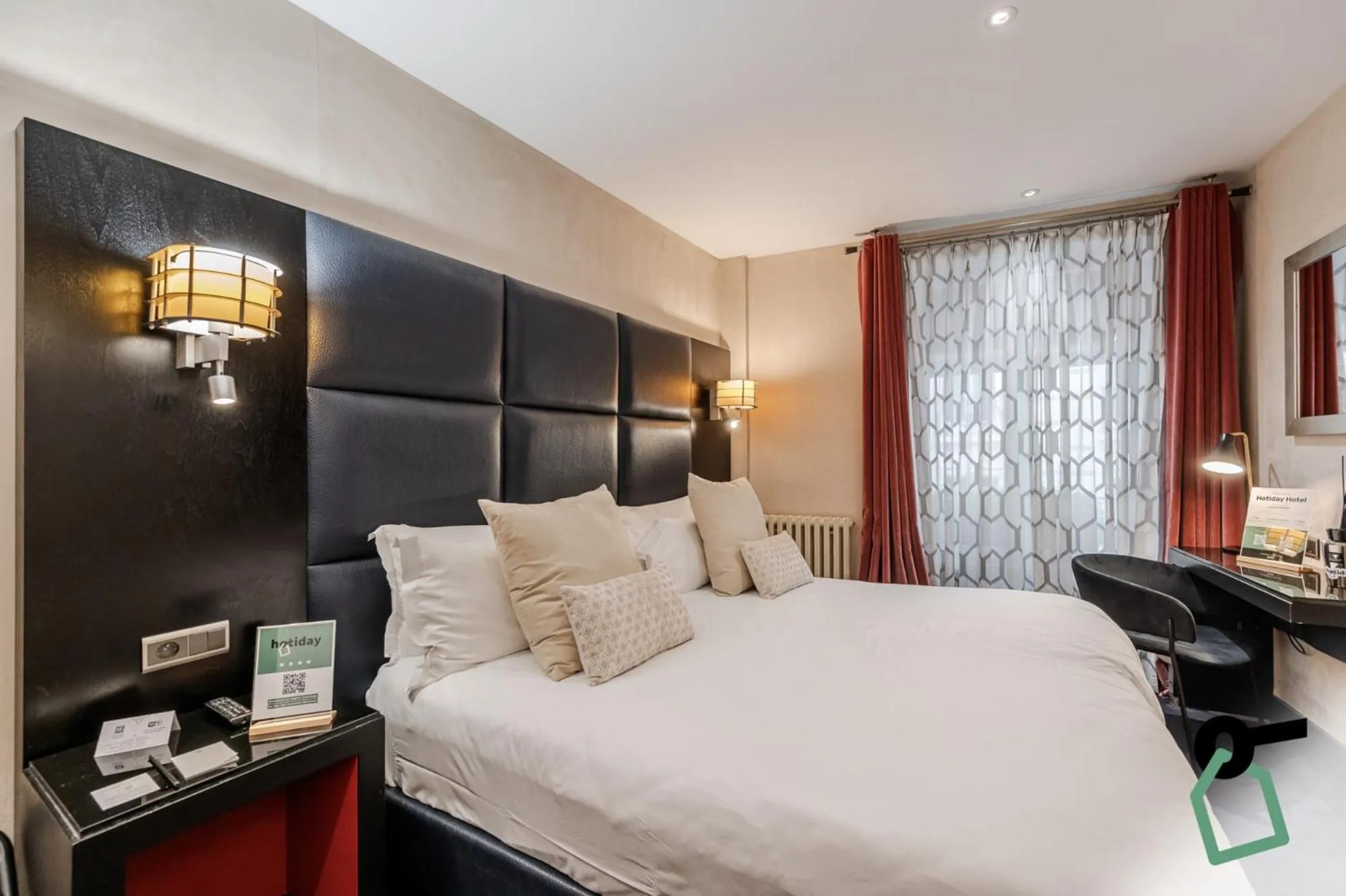 Photo of the whole room, Bed in Hotiday Room Collection - Paris Arc de Triomphe