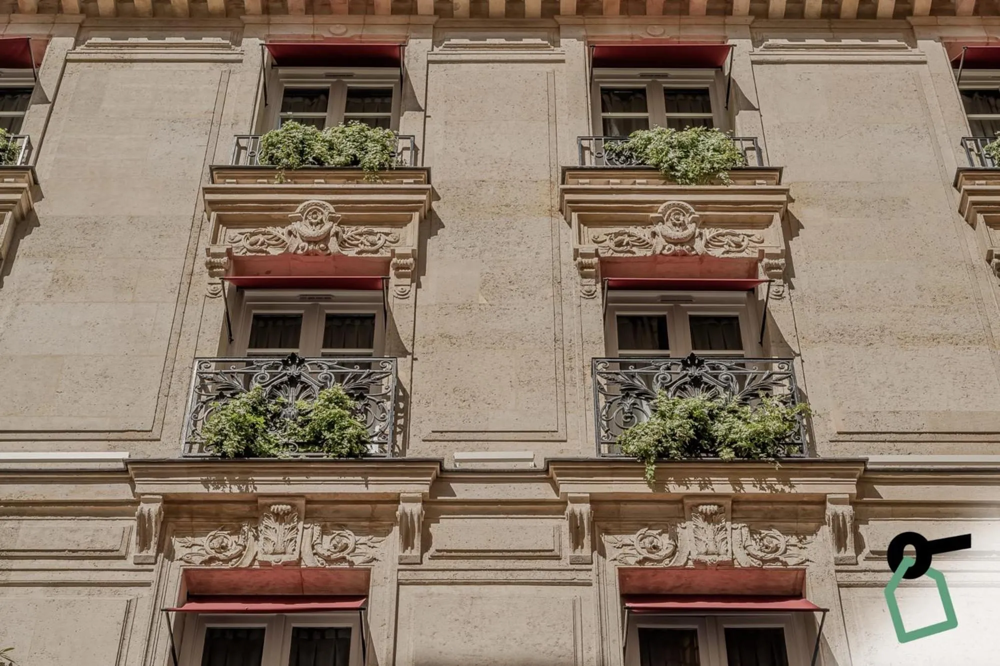 Property building in Hotiday Room Collection - Paris Arc de Triomphe