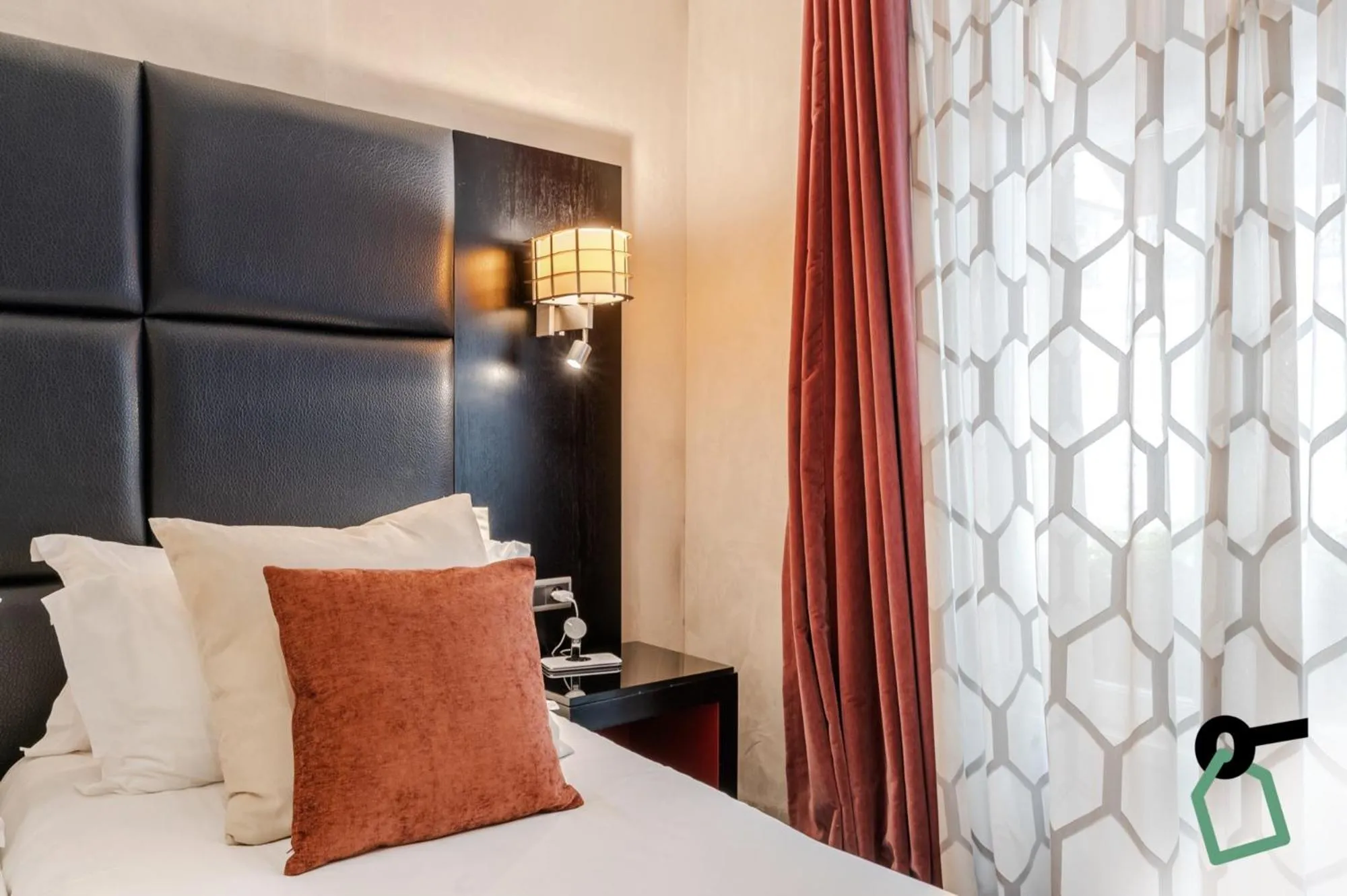 Bed in Hotiday Room Collection - Paris Arc de Triomphe