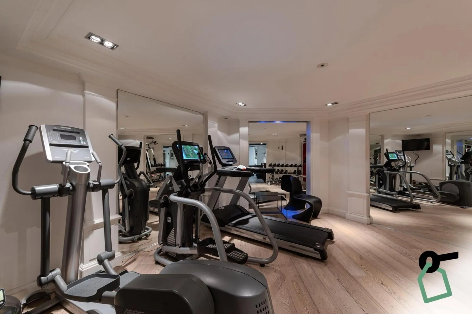 Fitness centre/facilities in Hotiday Room Collection - Paris Arc de Triomphe