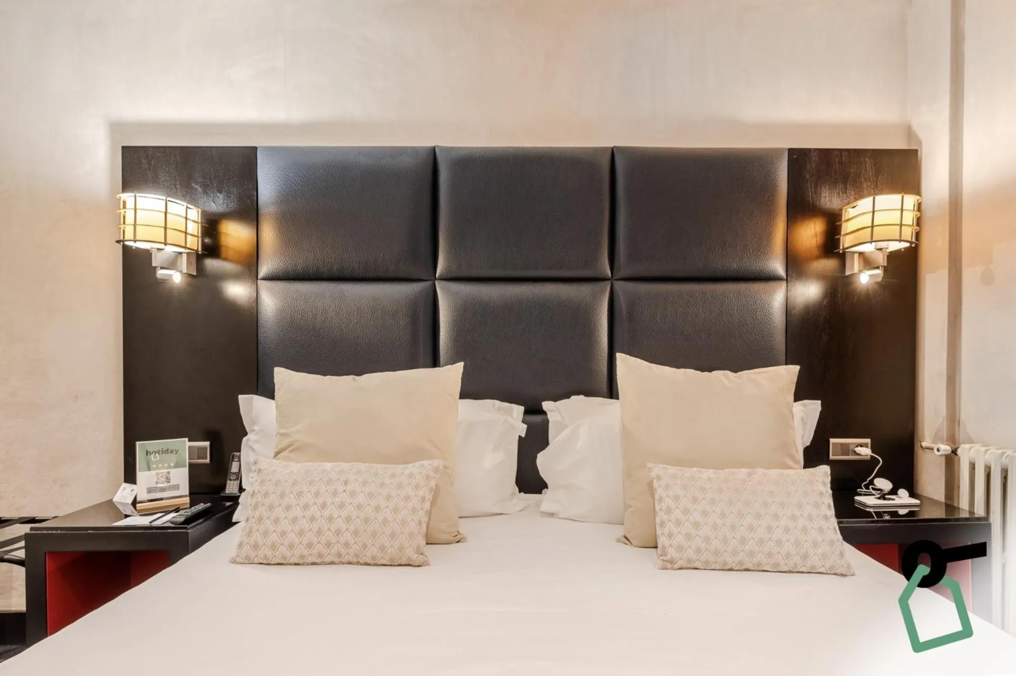 Bed in Hotiday Room Collection - Paris Arc de Triomphe