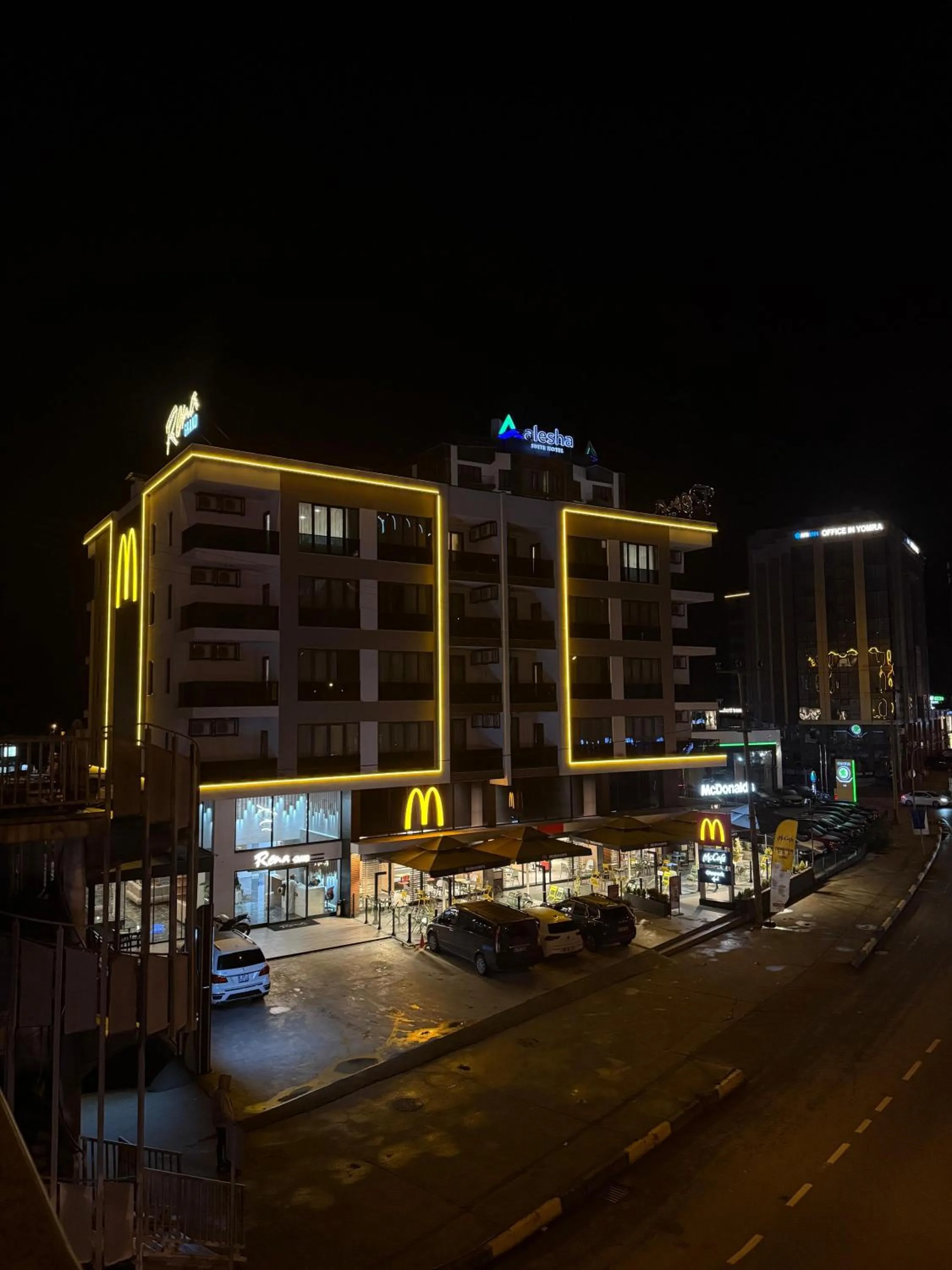 Property building in Rena Grand Residence & Suit