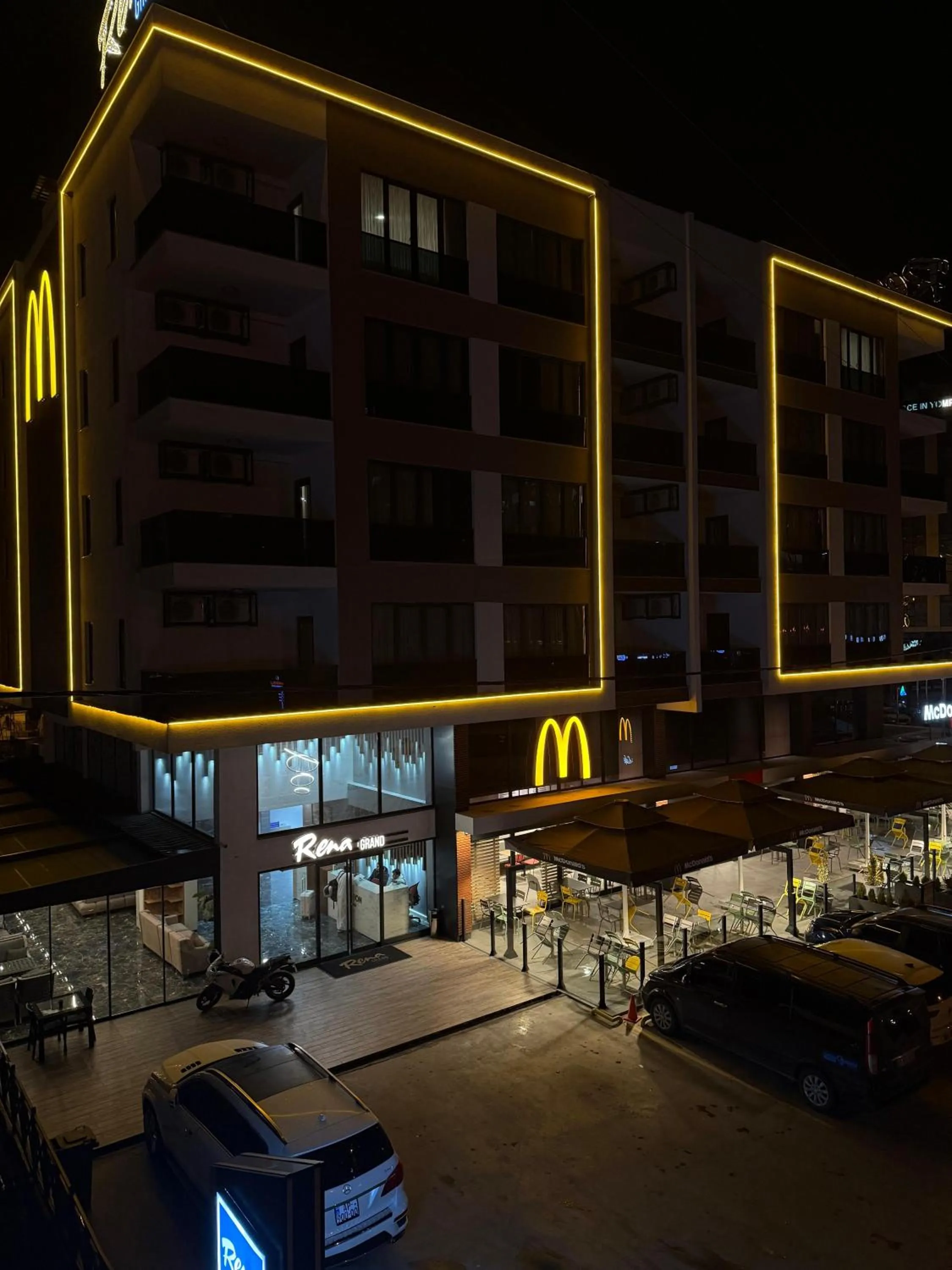 Property building in Rena Grand Residence & Suit