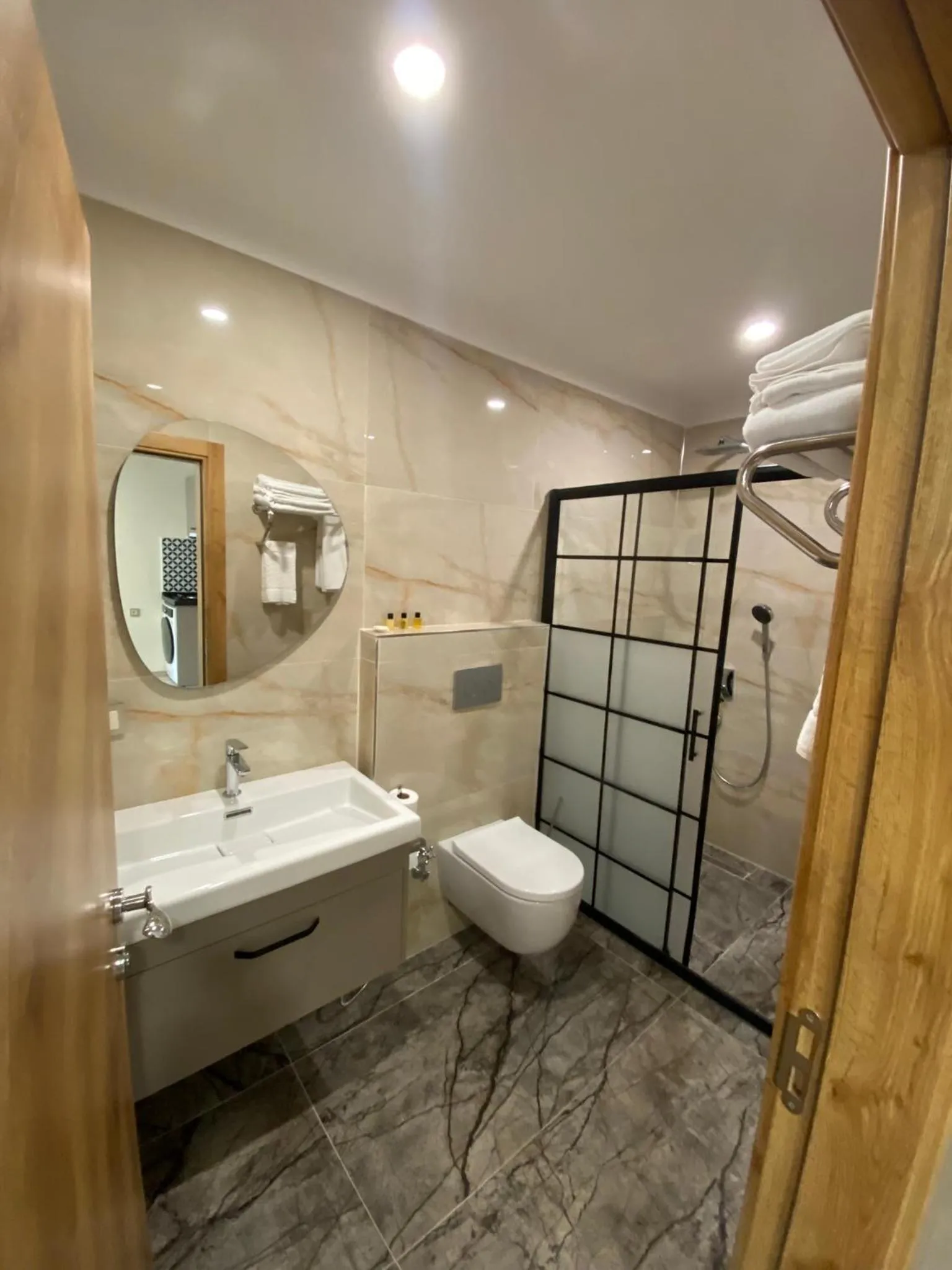 Shower in Rena Grand Residence & Suit