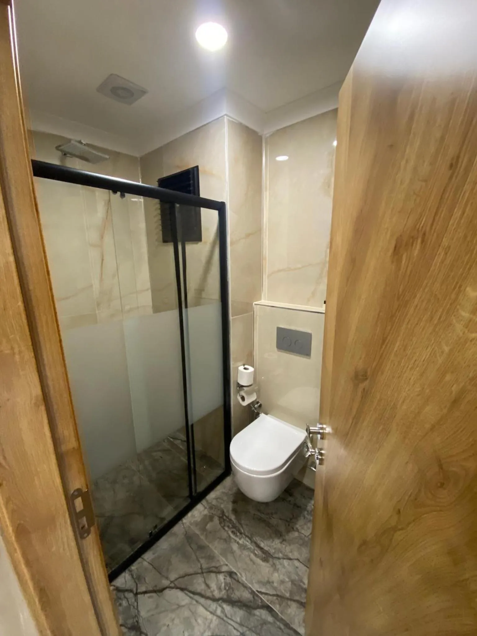 Shower in Rena Grand Residence & Suit