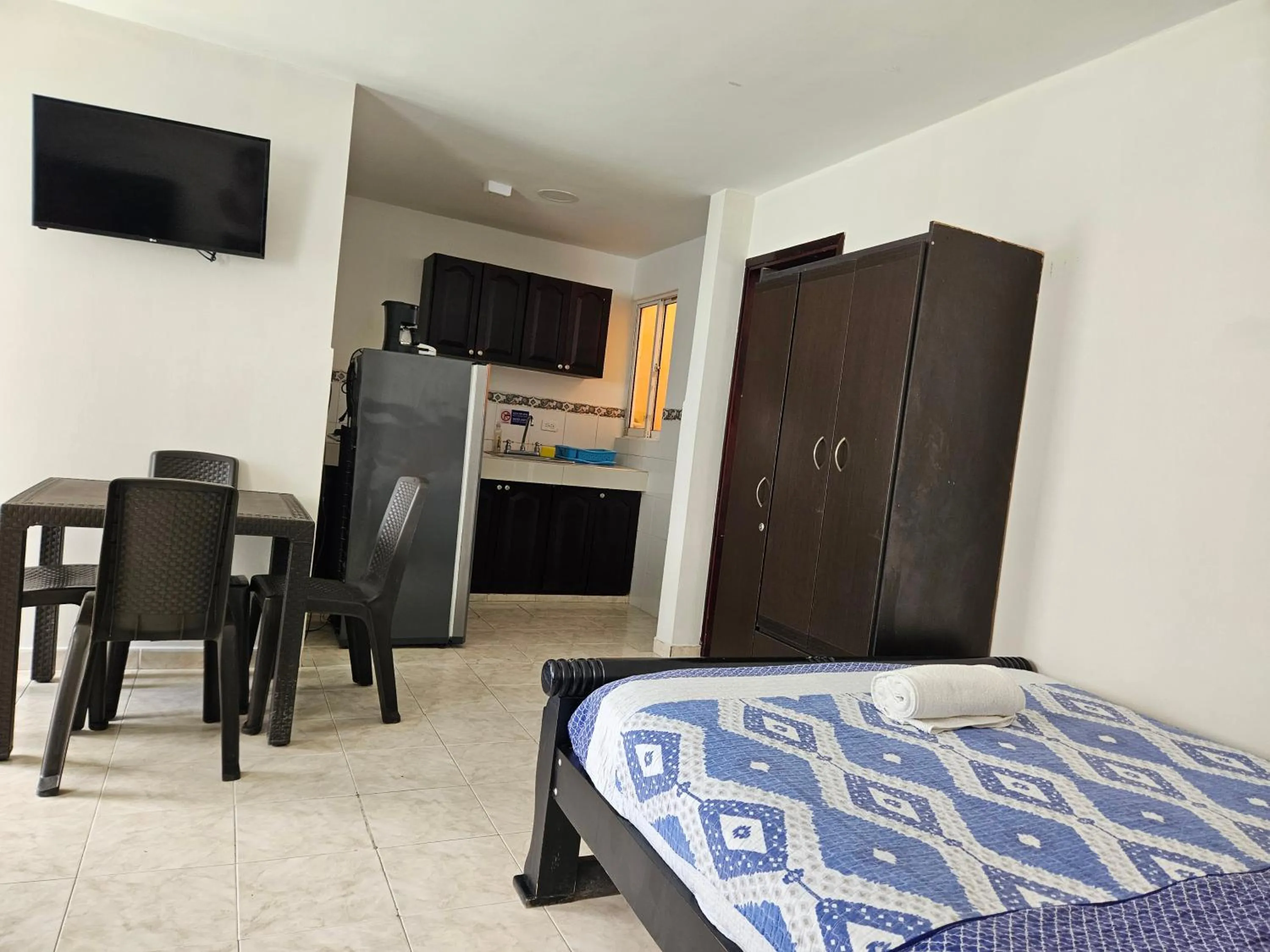 Kitchen or kitchenette, Bed in Caribbean Island Hotel Piso 2