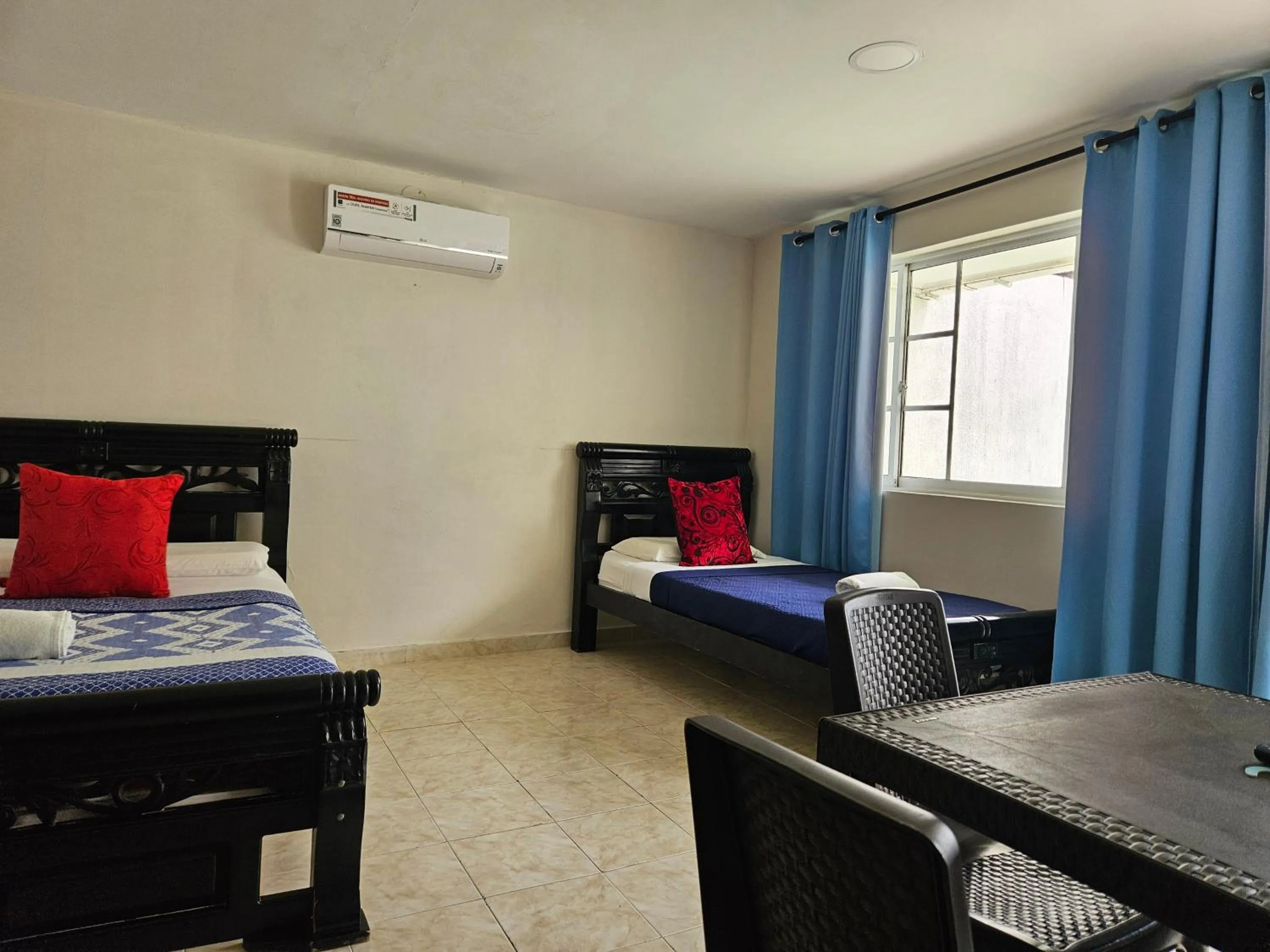 Bed in Caribbean Island Hotel Piso 2