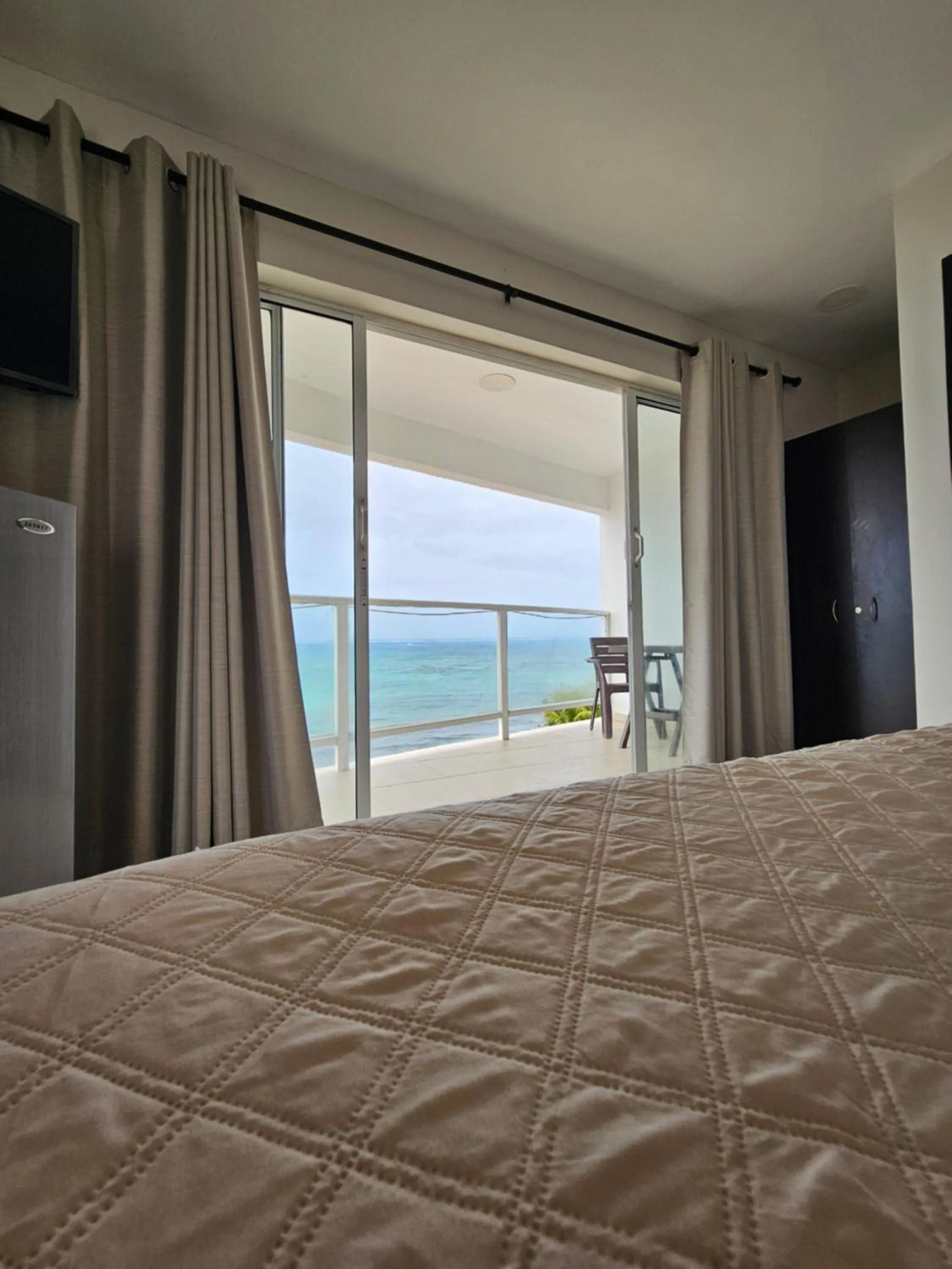 Bed in Caribbean Island Hotel Piso 2