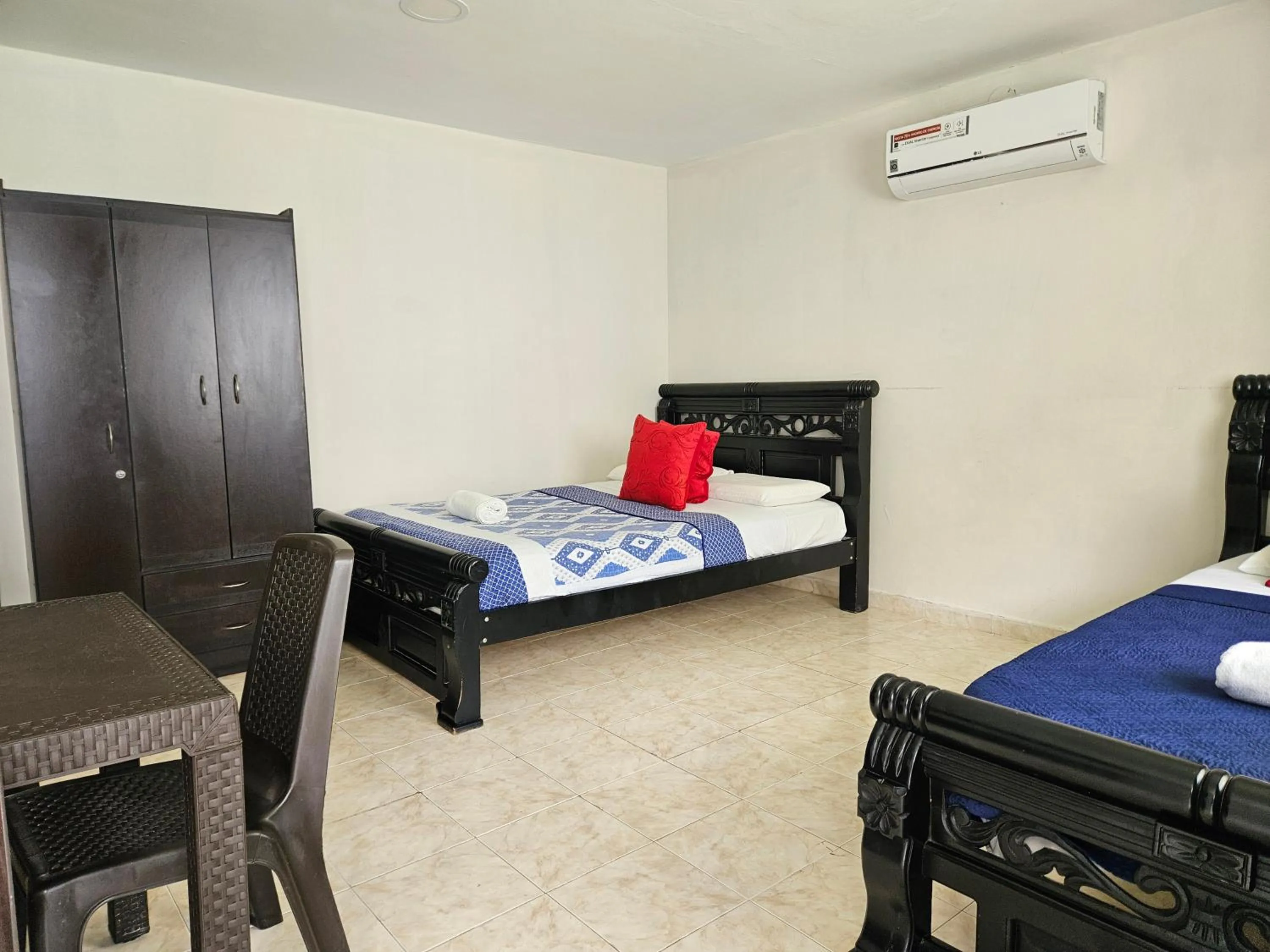 Photo of the whole room, Bed in Caribbean Island Hotel Piso 2