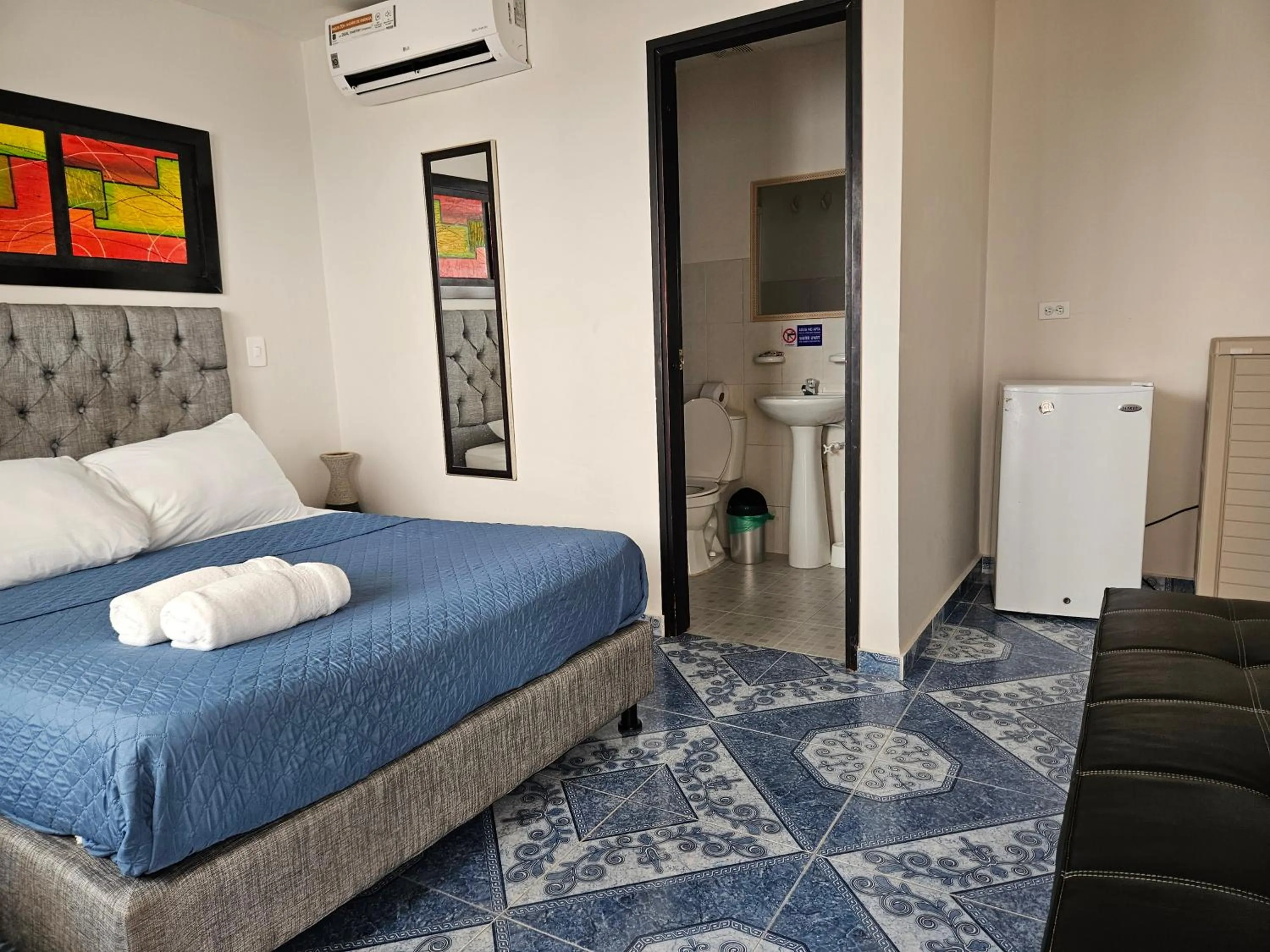 Bed in Caribbean Island Hotel Piso 2