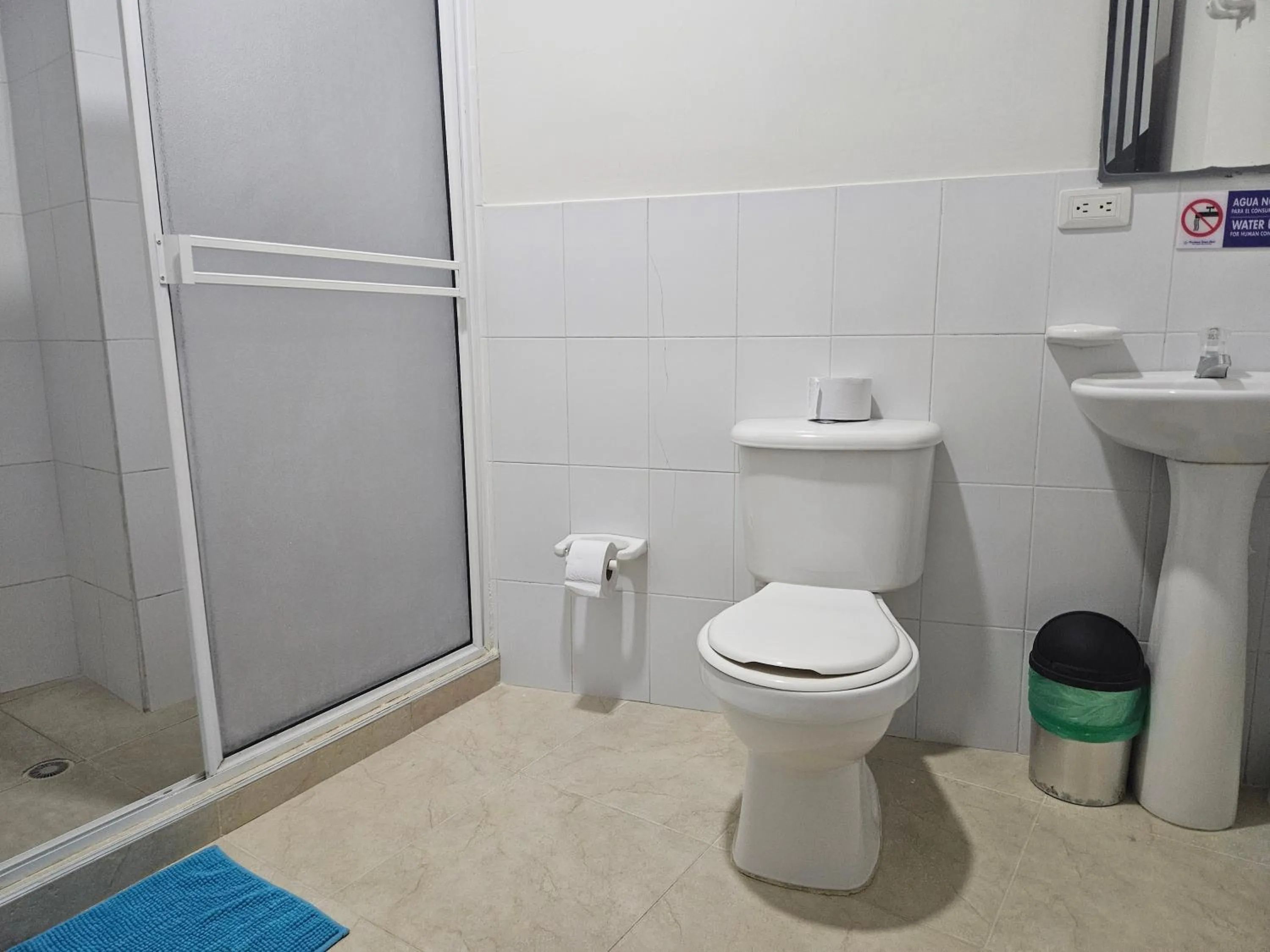 Bathroom in Caribbean Island Hotel Piso 2