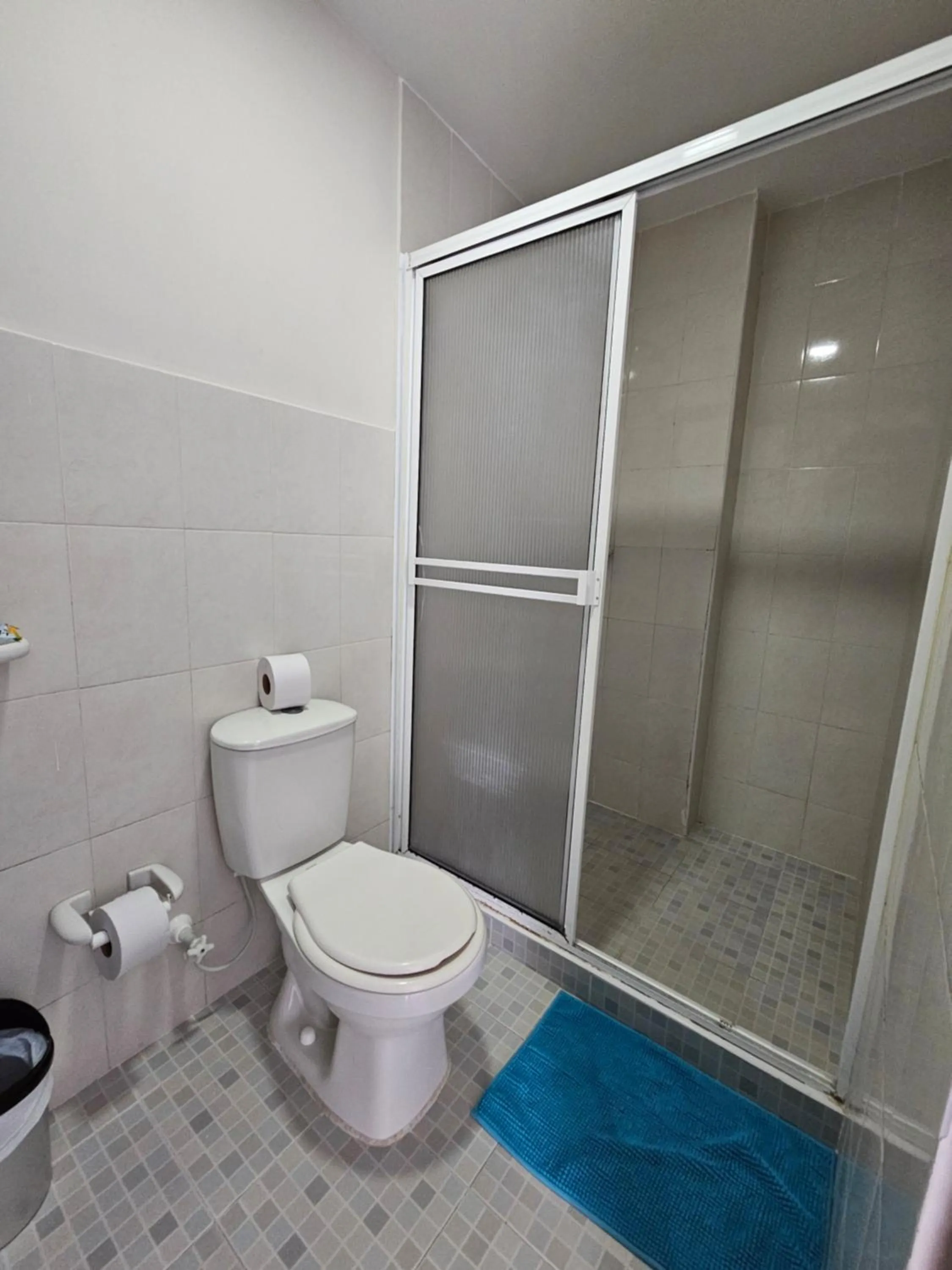 Shower in Caribbean Island Hotel Piso 2