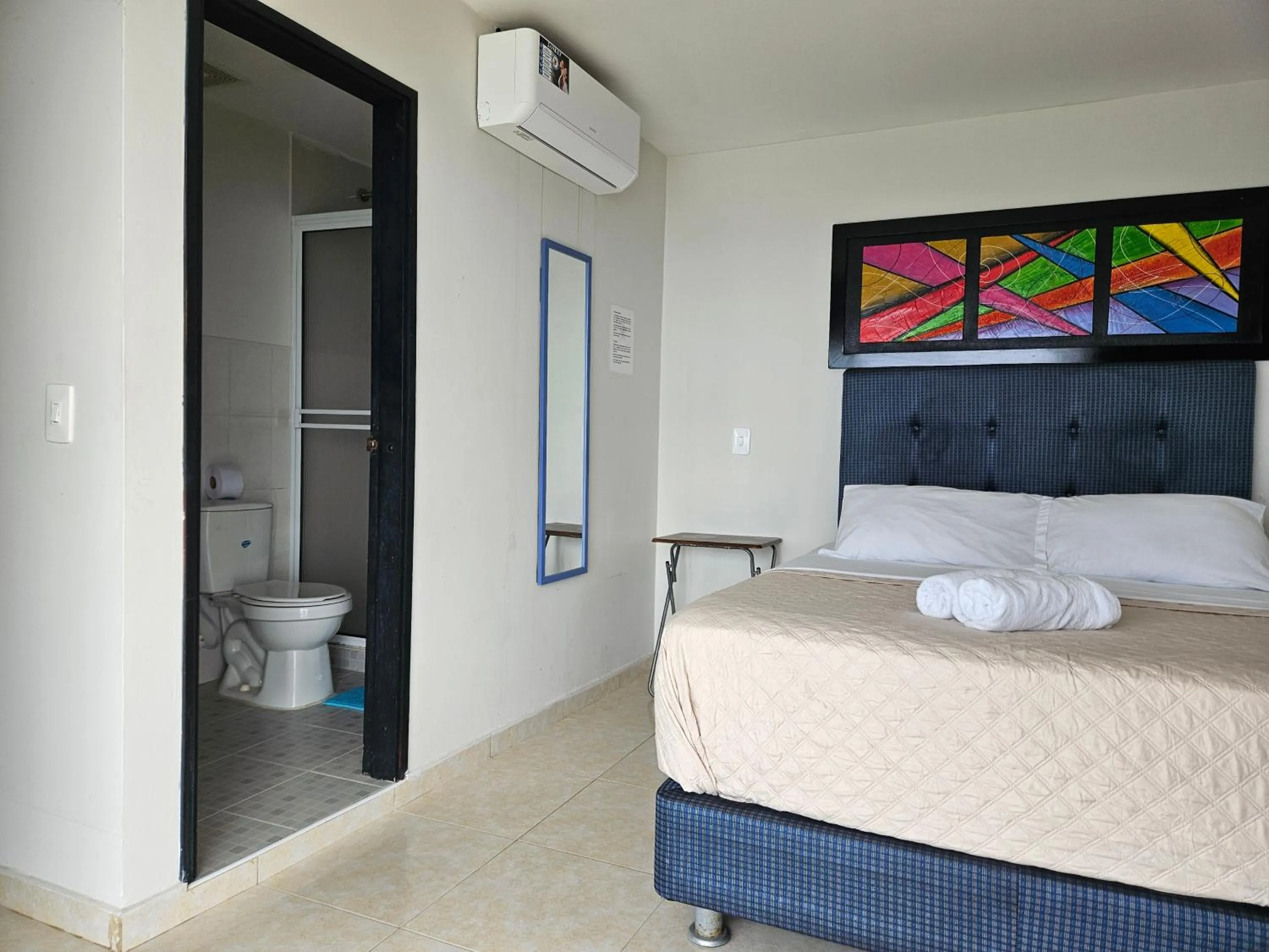 Bathroom, Bed in Caribbean Island Hotel Piso 2