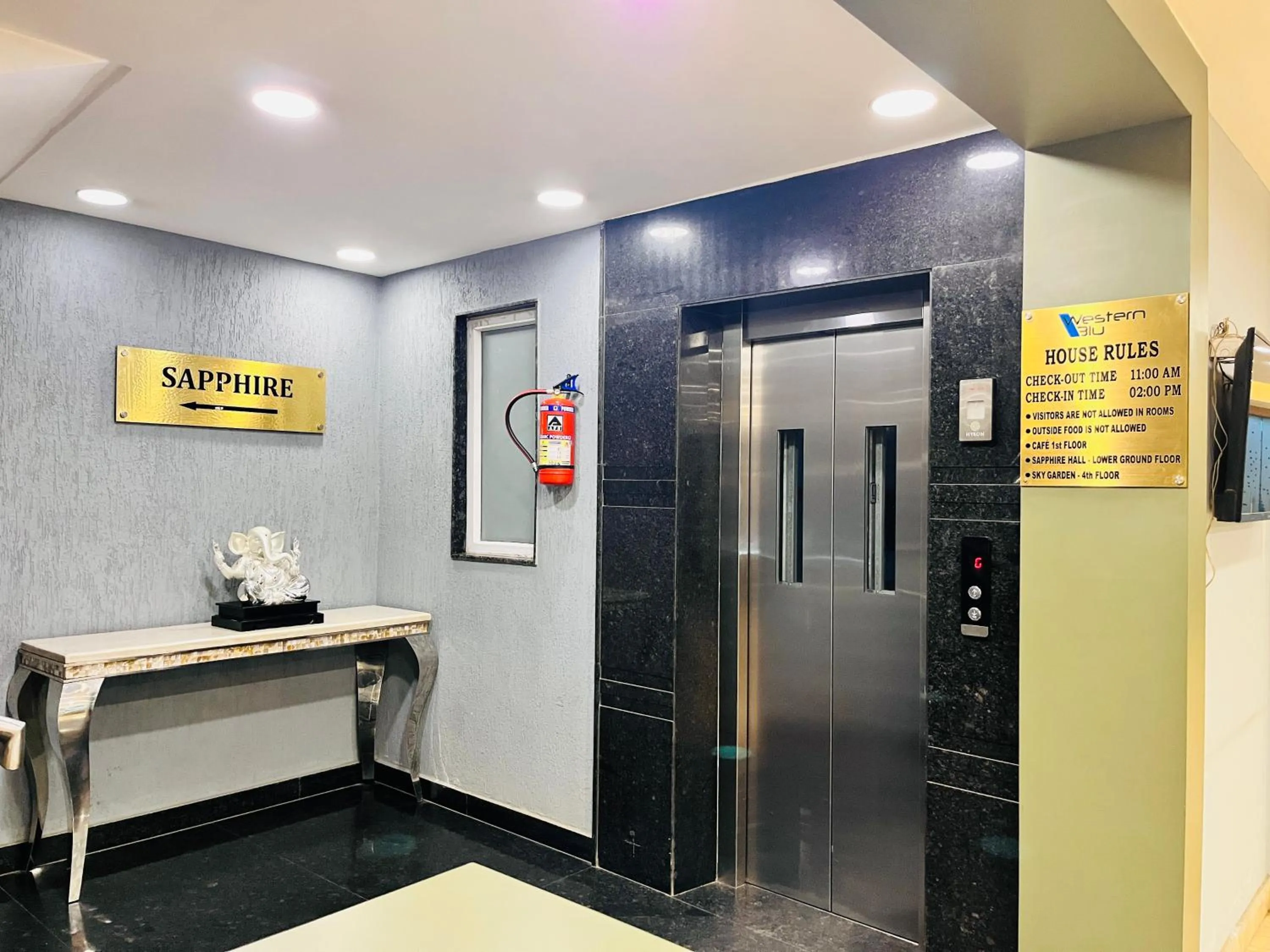 elevator in Western Blu INN
