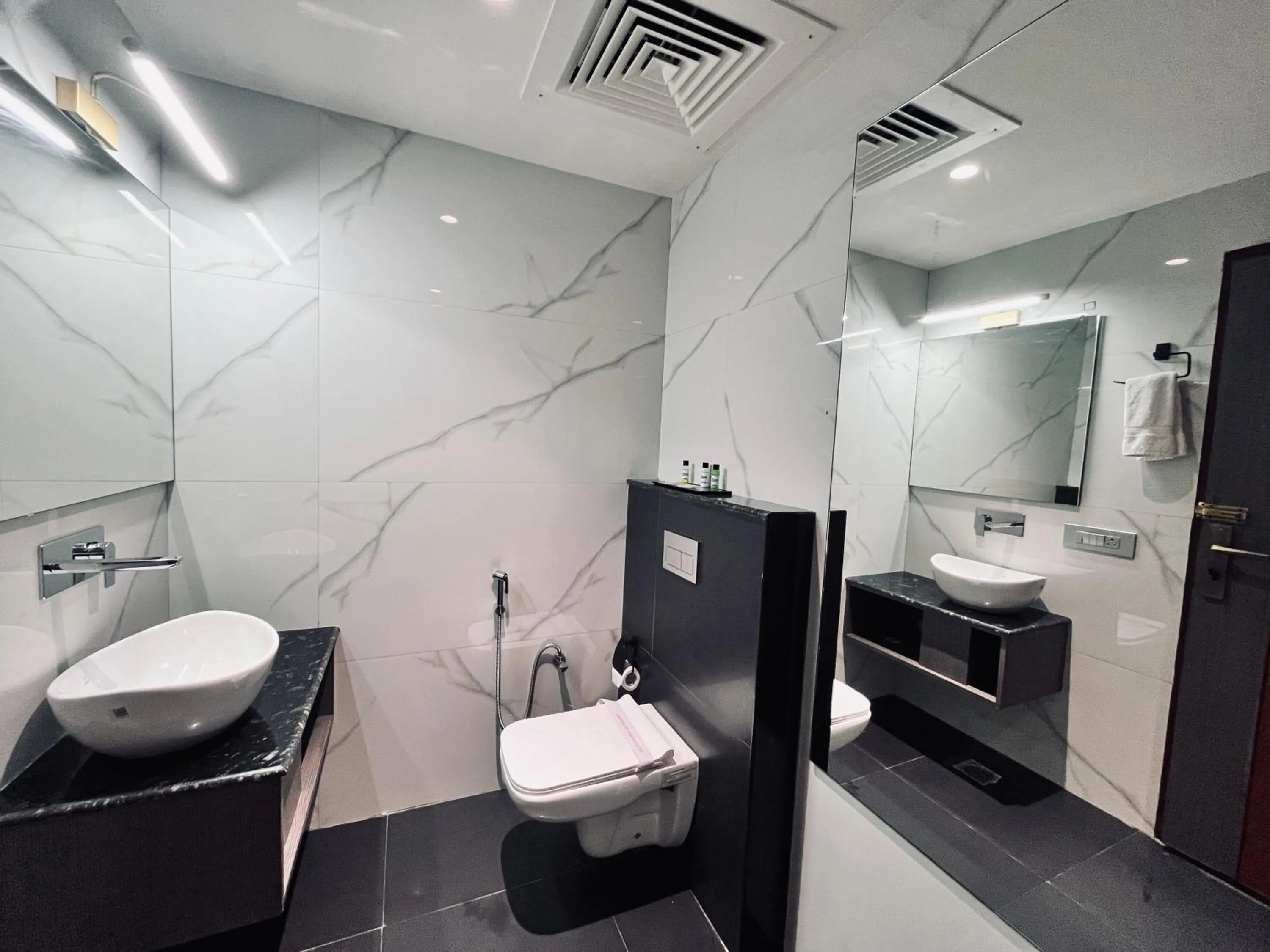 Shower in Western Blu INN