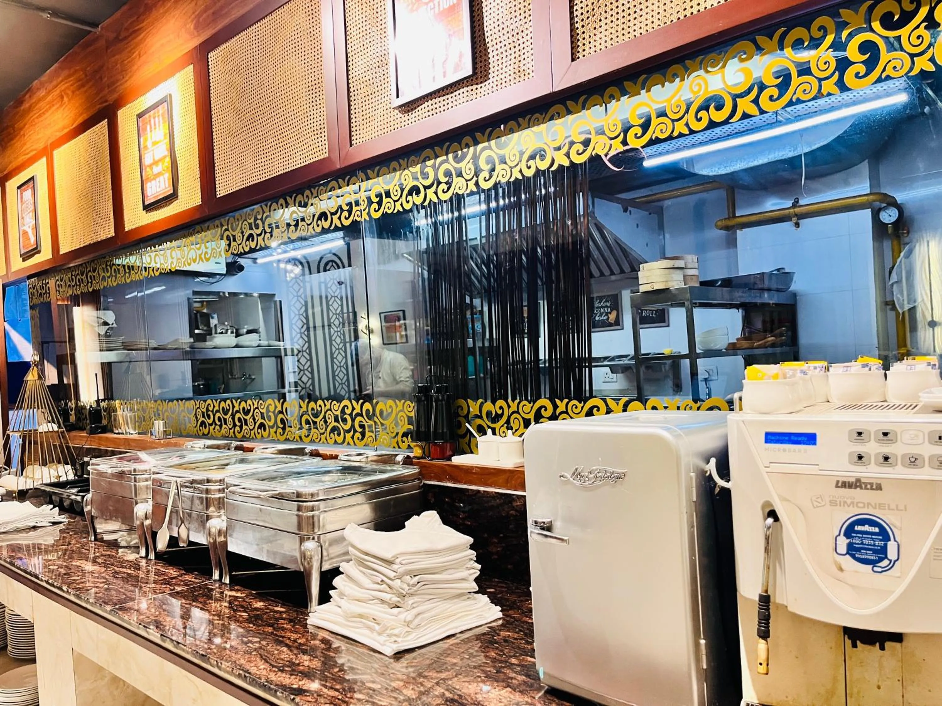 Restaurant/places to eat in Western Blu INN