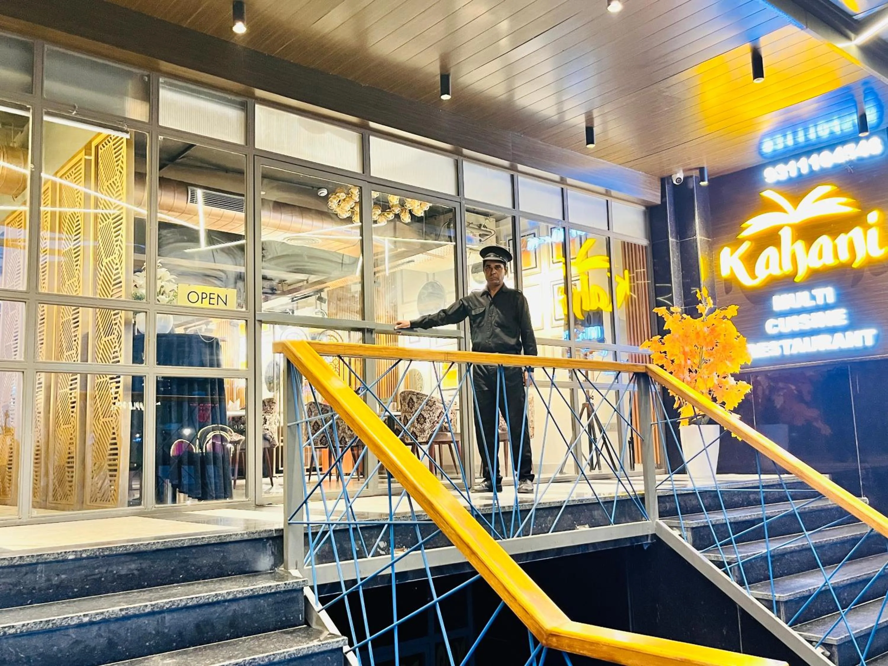 Restaurant/places to eat in Western Blu INN