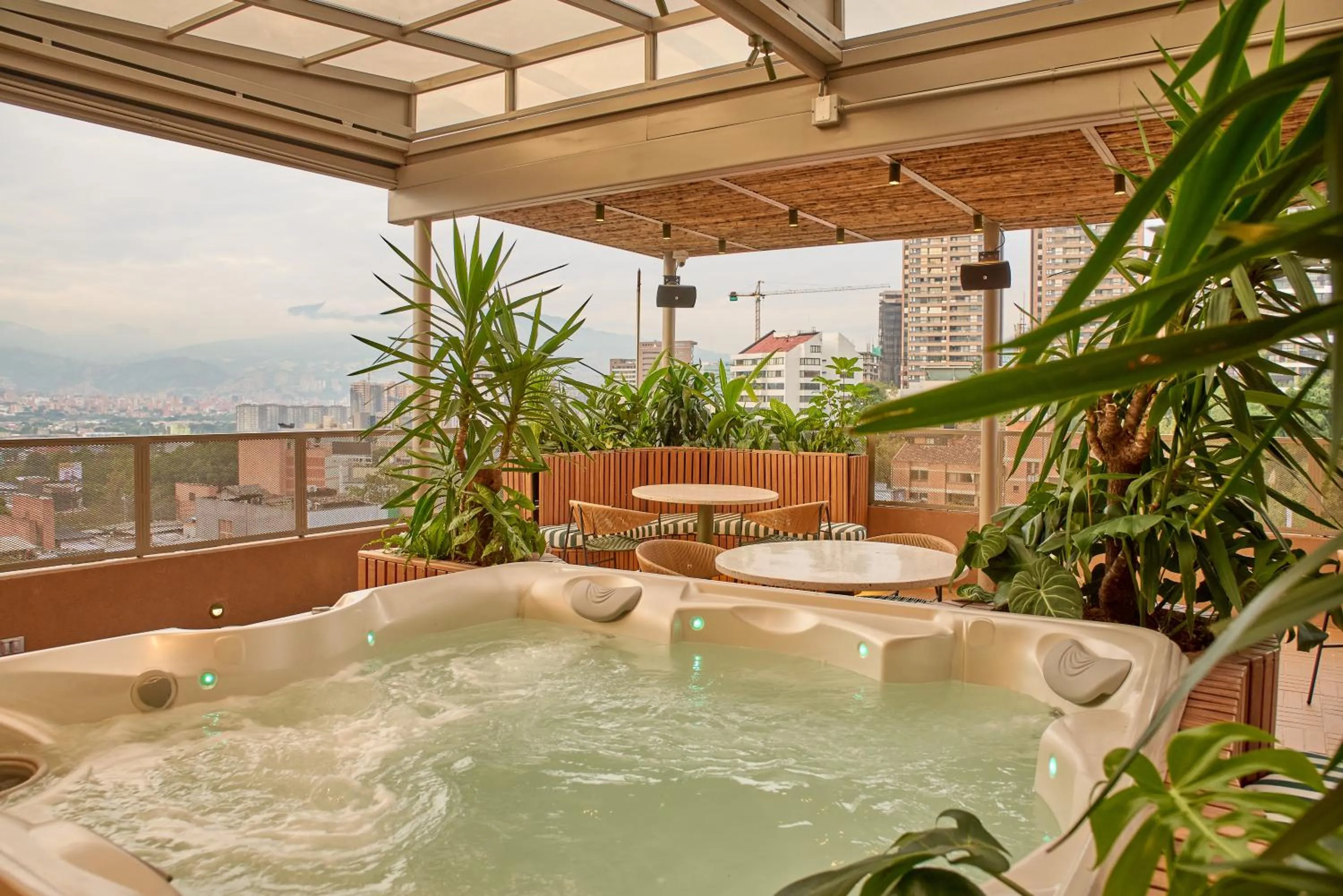 Hot Tub in Hotel Dix