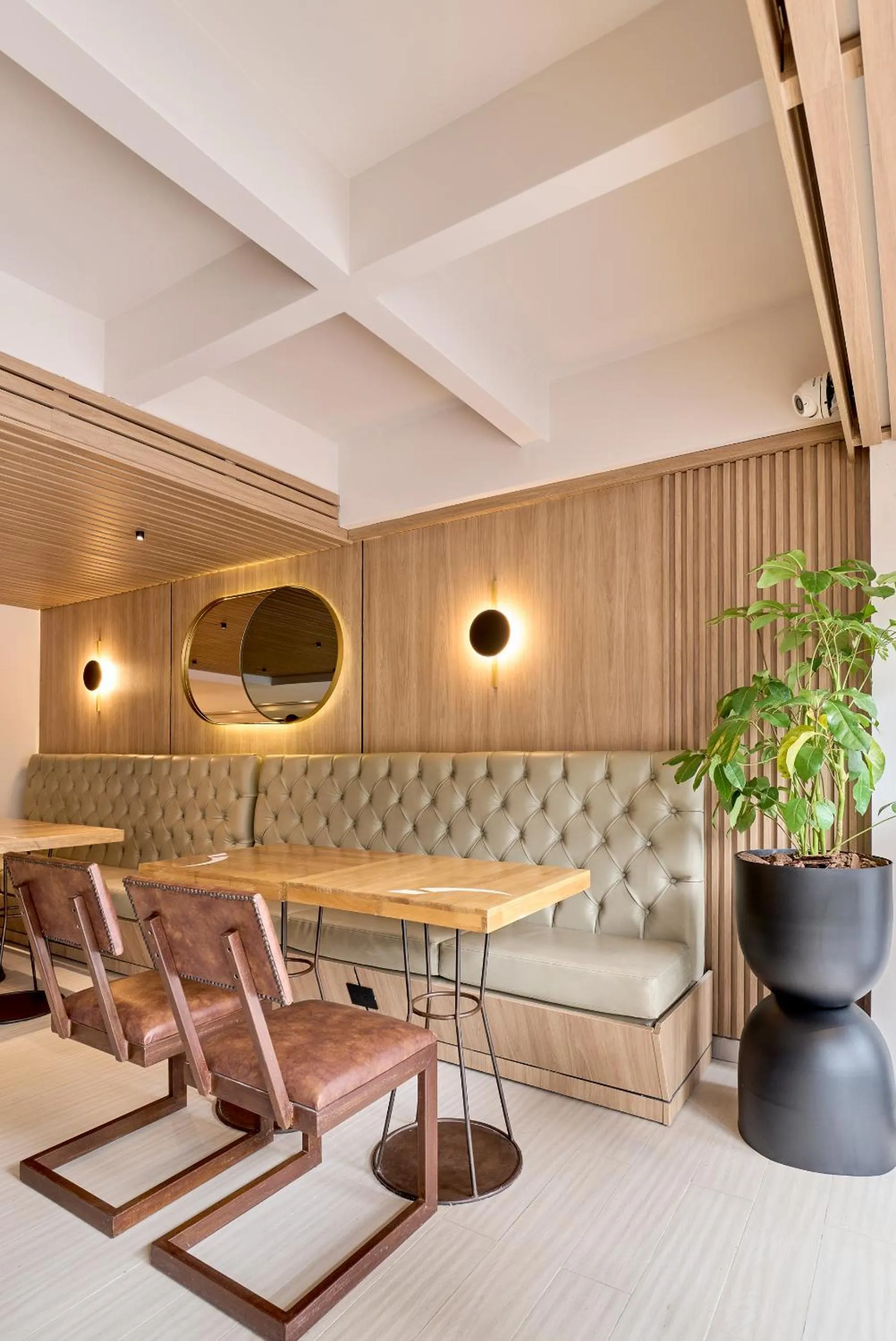 Restaurant/places to eat in Hotel Dix