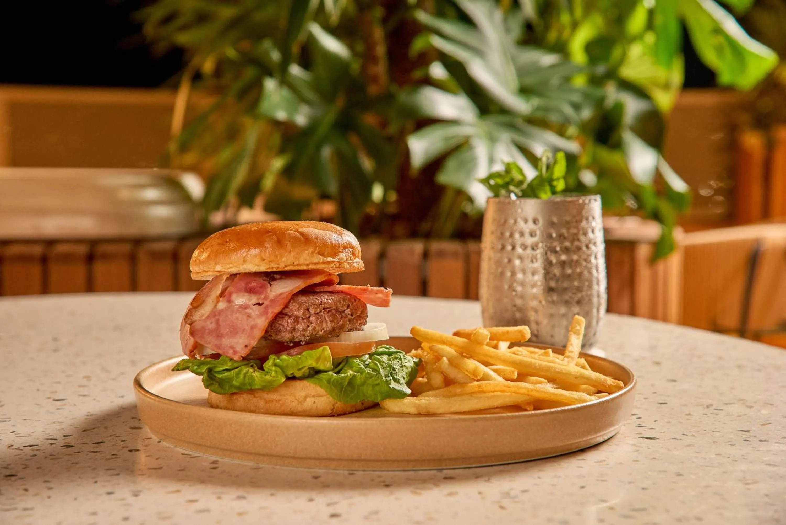 Restaurant/places to eat in Hotel Dix