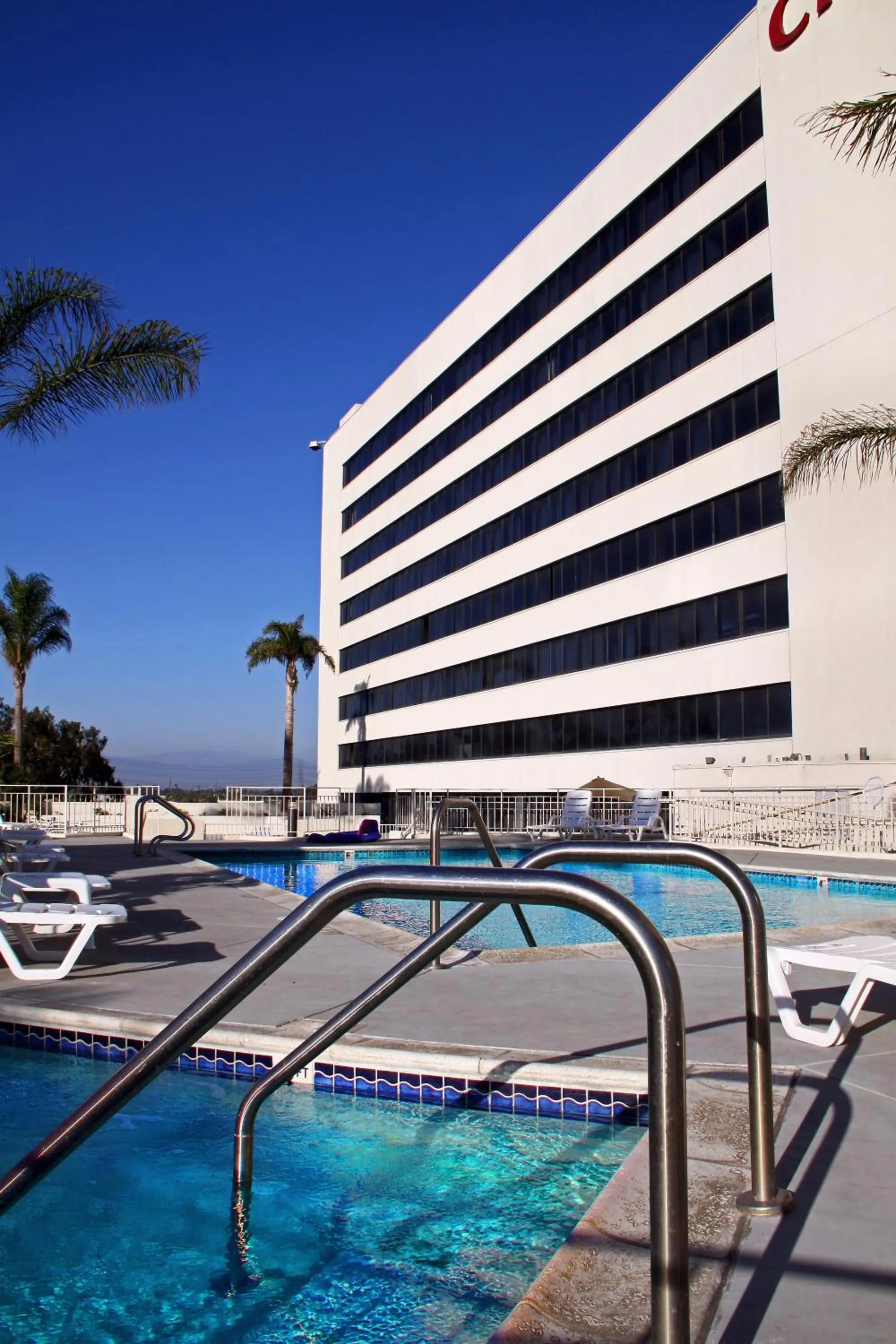 Swimming pool in LA Crystal Hotel -Los Angeles-Long Beach Area