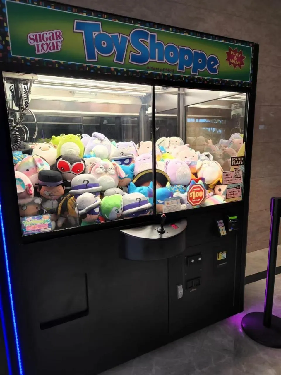 Game Room in LA Crystal Hotel -Los Angeles-Long Beach Area