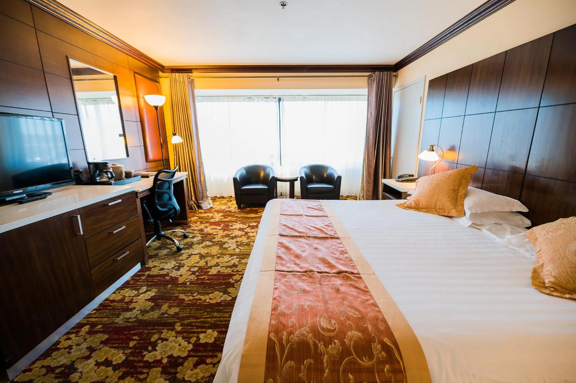 Bedroom in LA Crystal Hotel -Los Angeles-Long Beach Area