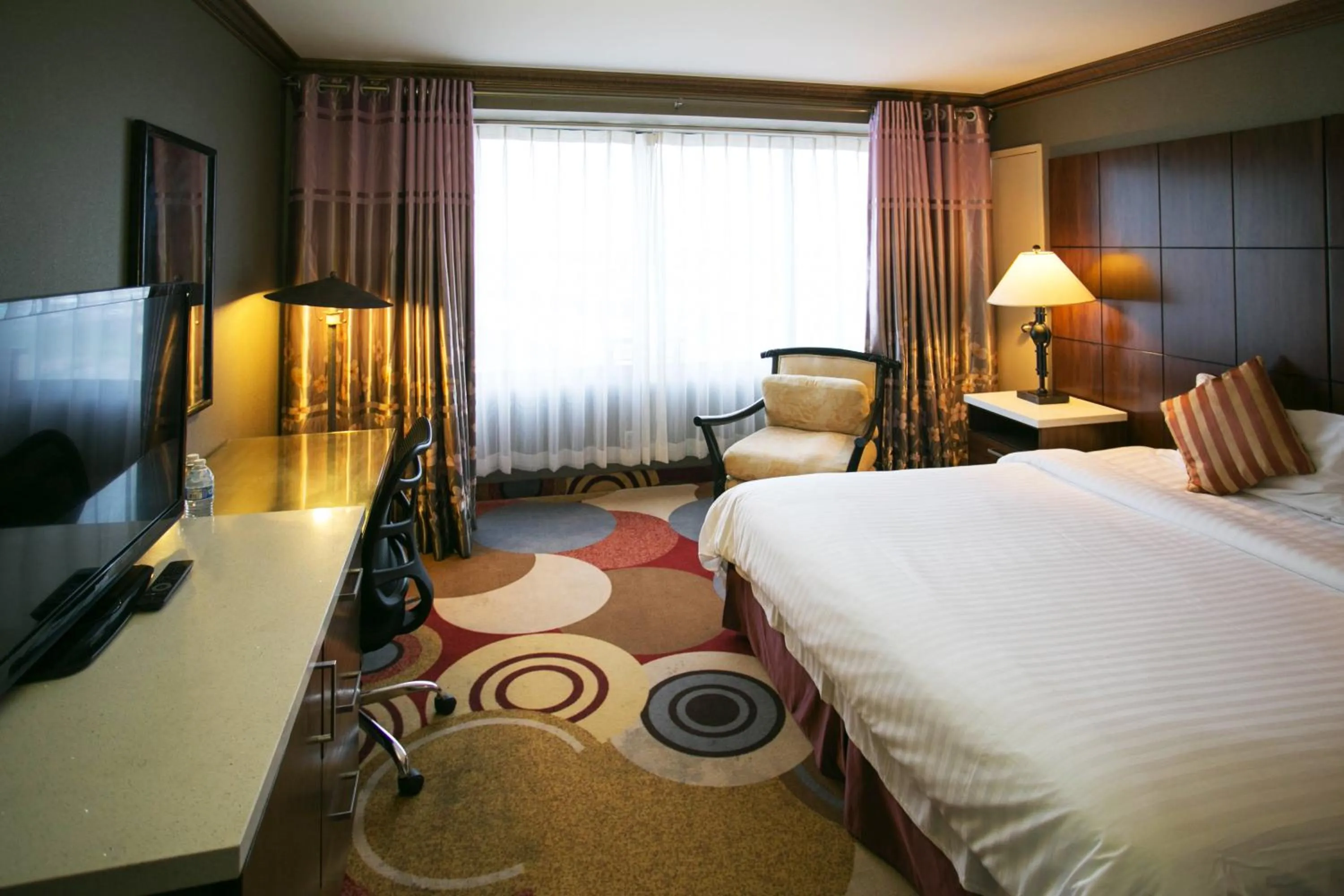 Photo of the whole room in LA Crystal Hotel -Los Angeles-Long Beach Area