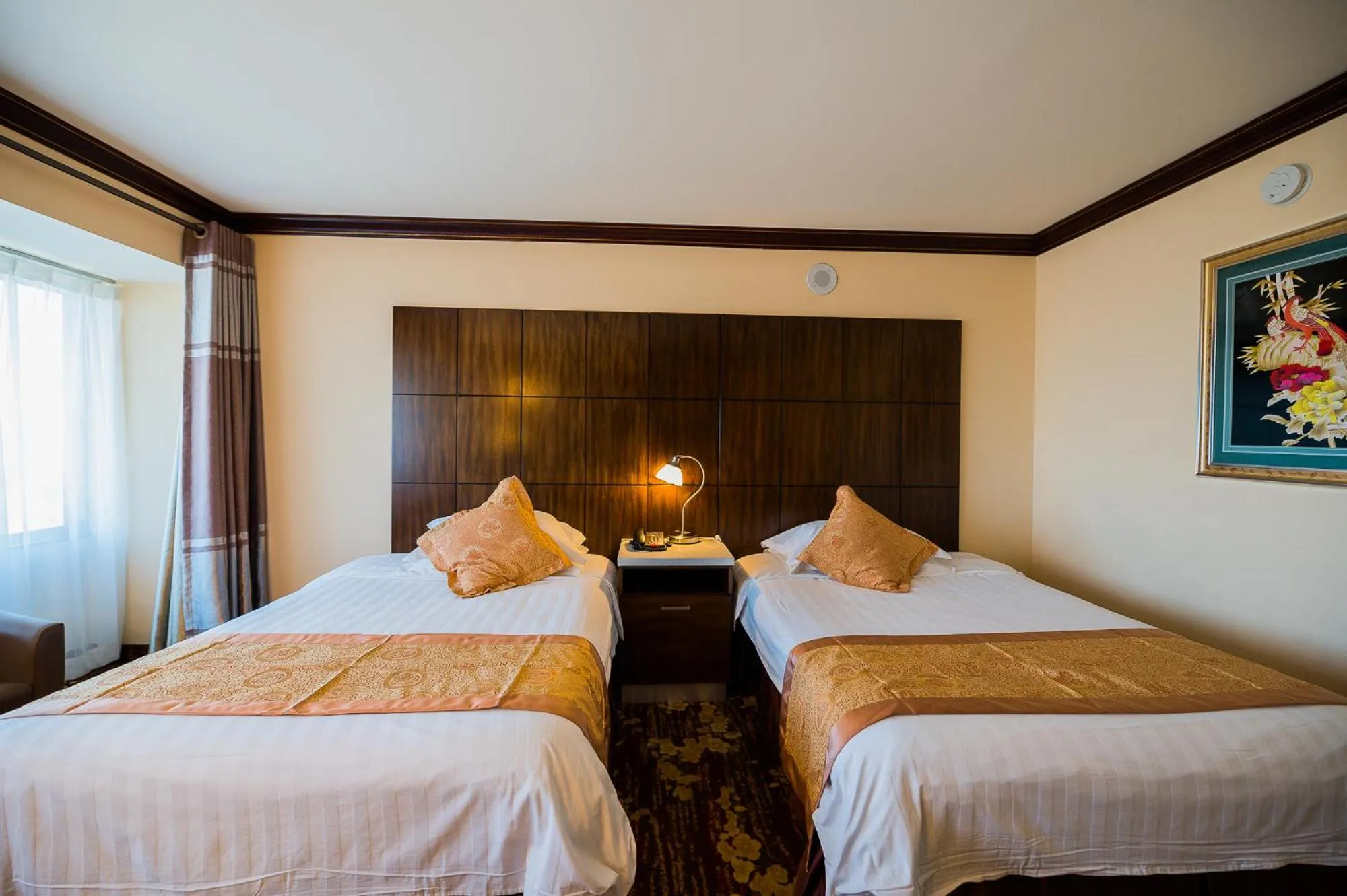 Bedroom in LA Crystal Hotel -Los Angeles-Long Beach Area