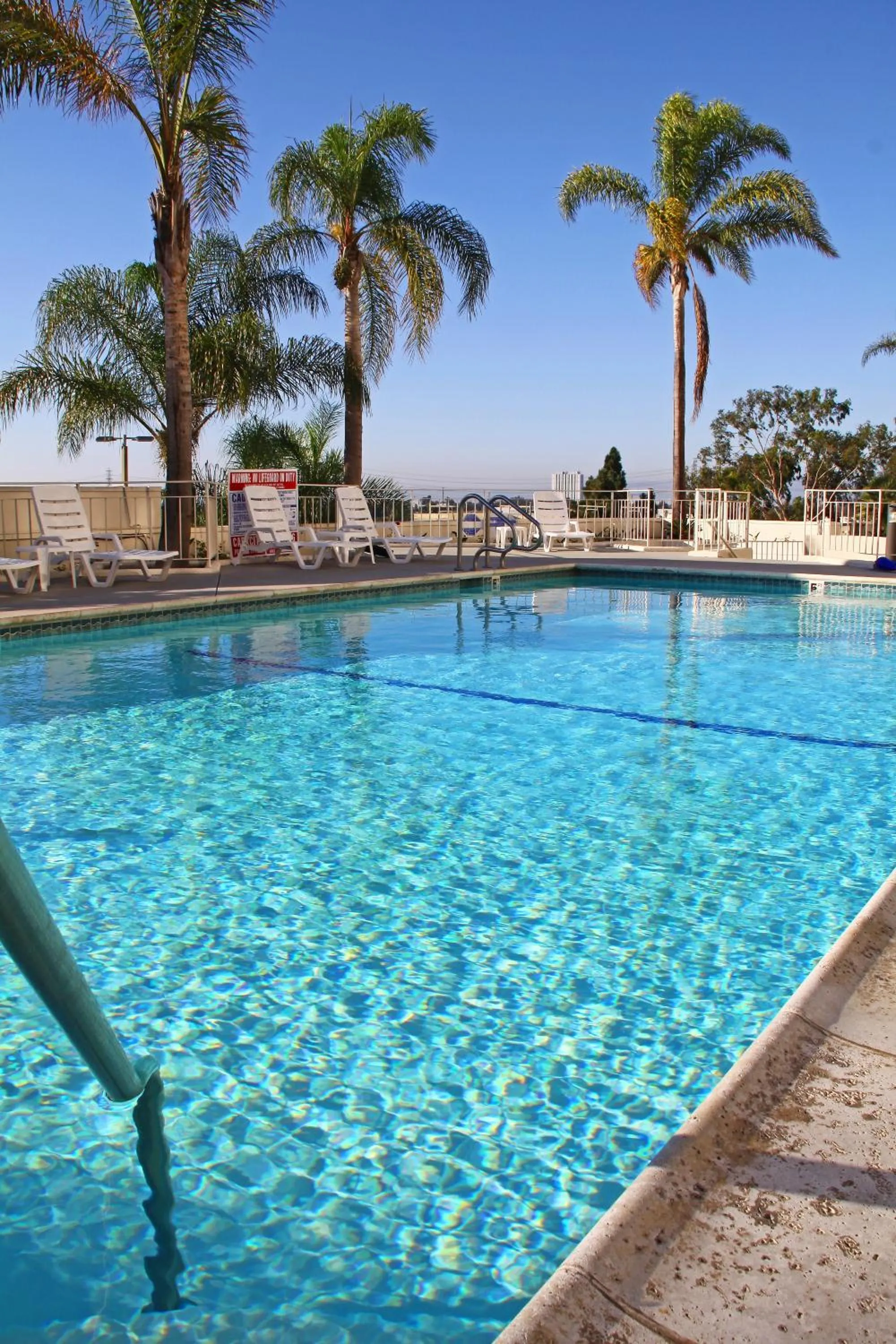 Swimming pool in LA Crystal Hotel -Los Angeles-Long Beach Area