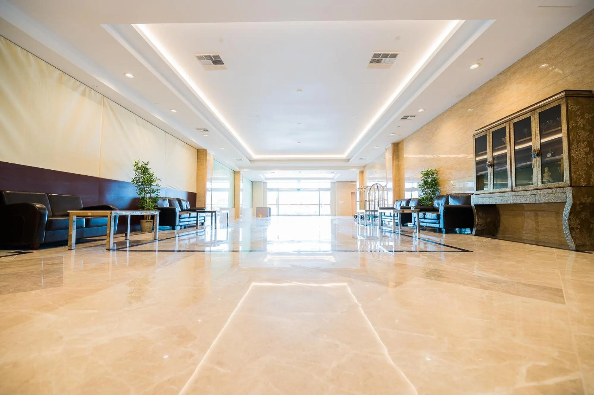 Lobby or reception in LA Crystal Hotel -Los Angeles-Long Beach Area