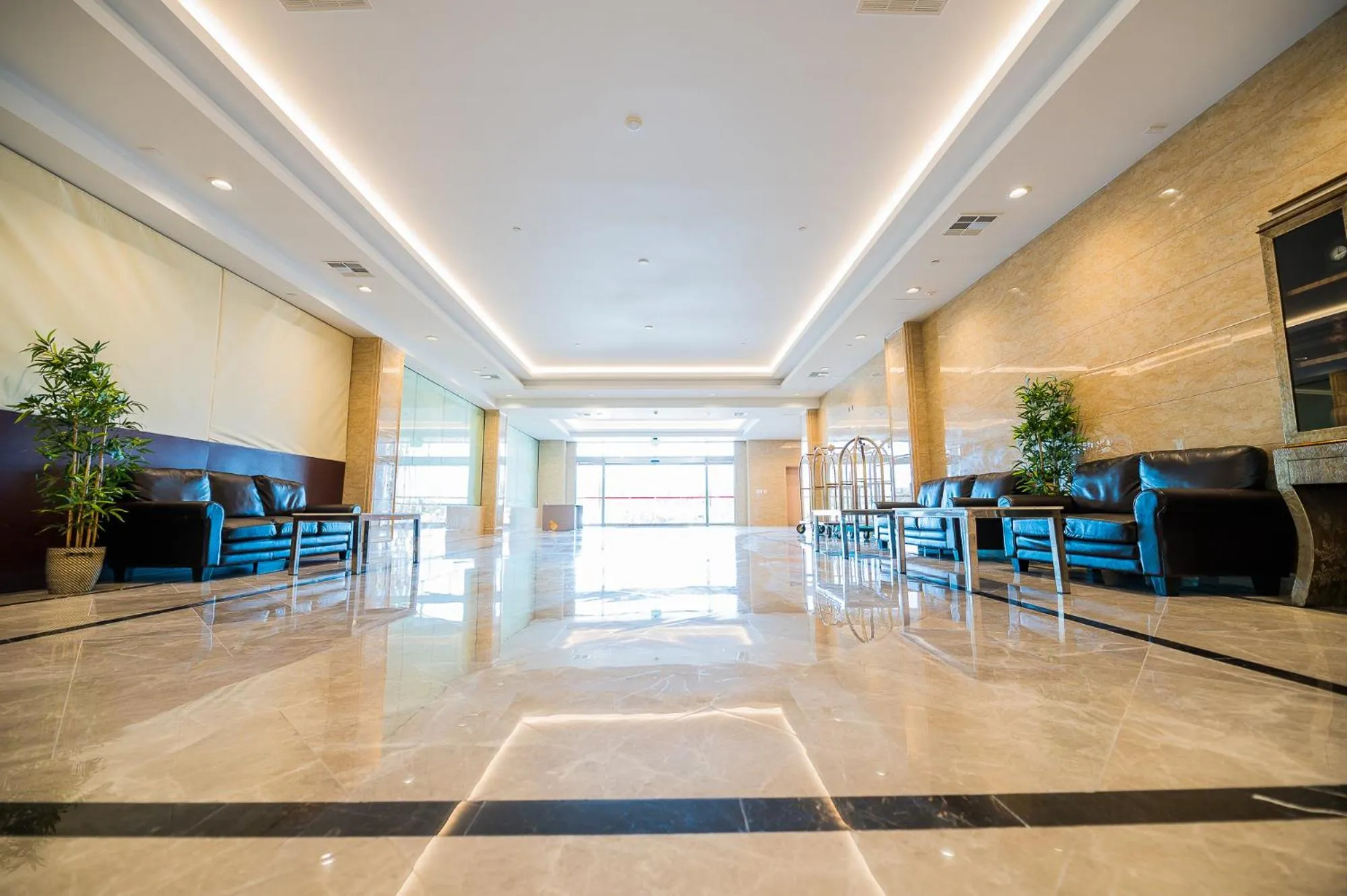 Lobby or reception in LA Crystal Hotel -Los Angeles-Long Beach Area