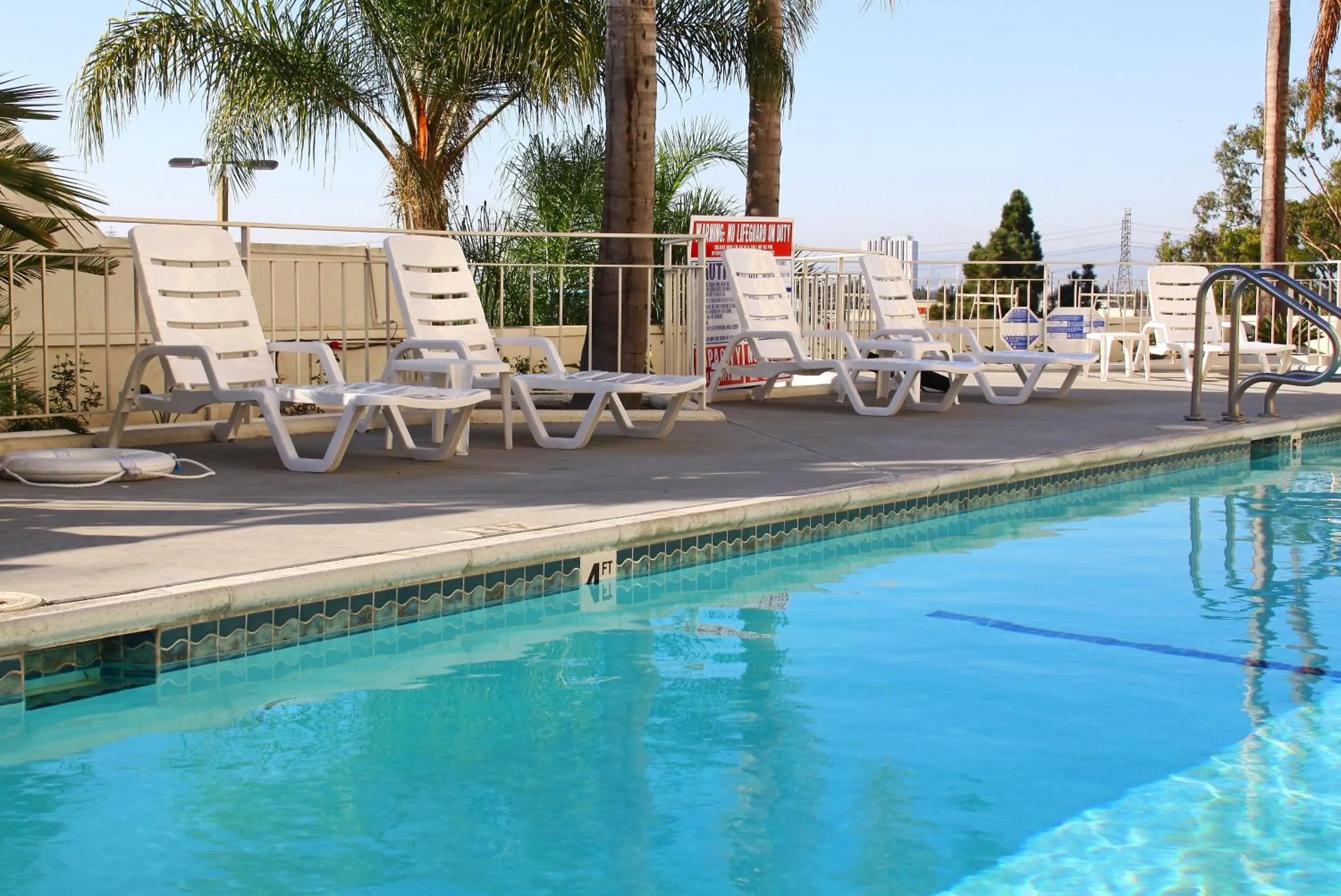 Swimming pool in LA Crystal Hotel -Los Angeles-Long Beach Area