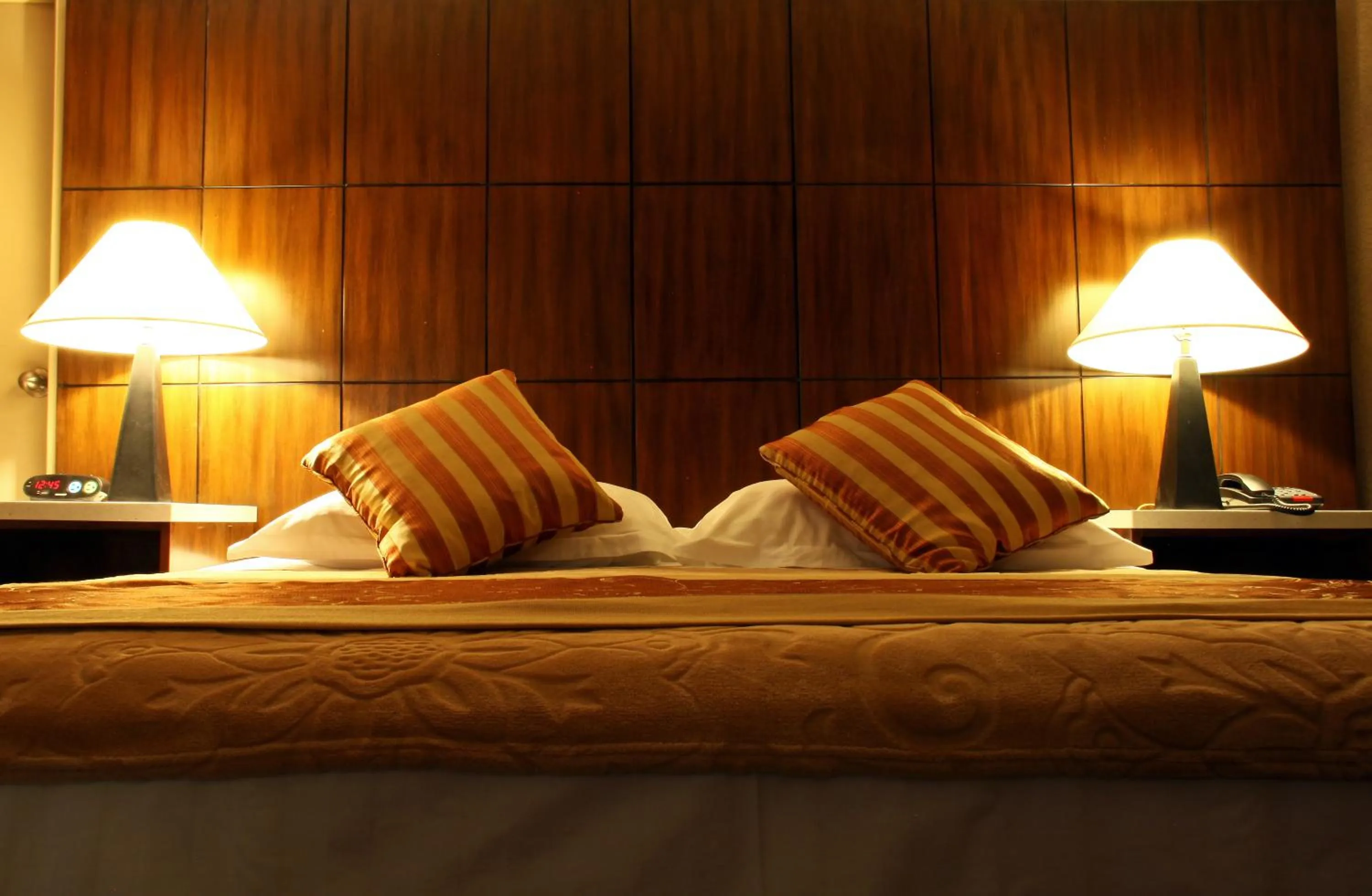 Bedroom in LA Crystal Hotel -Los Angeles-Long Beach Area