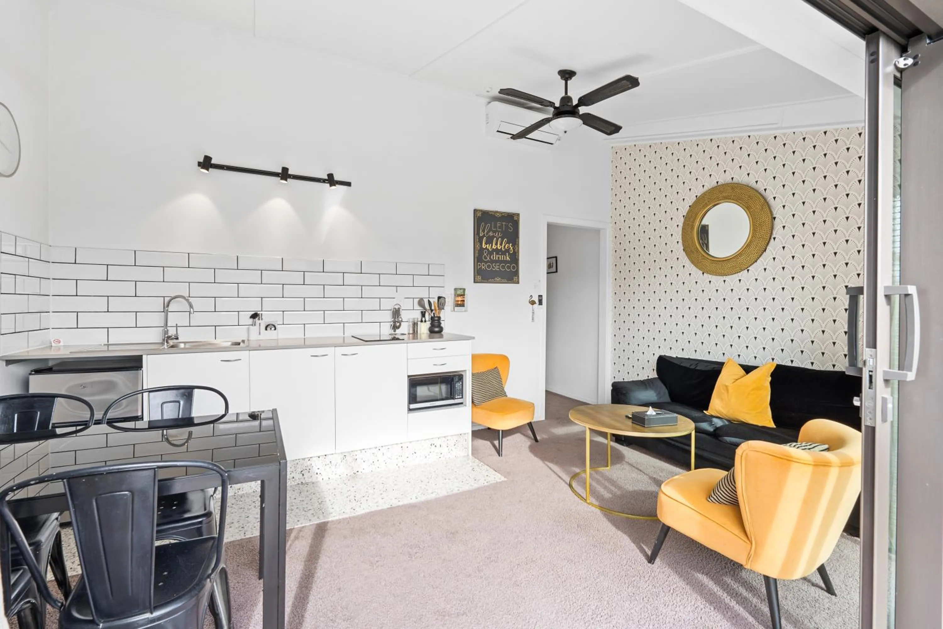 Lounge or bar in Orewa Beachcomber