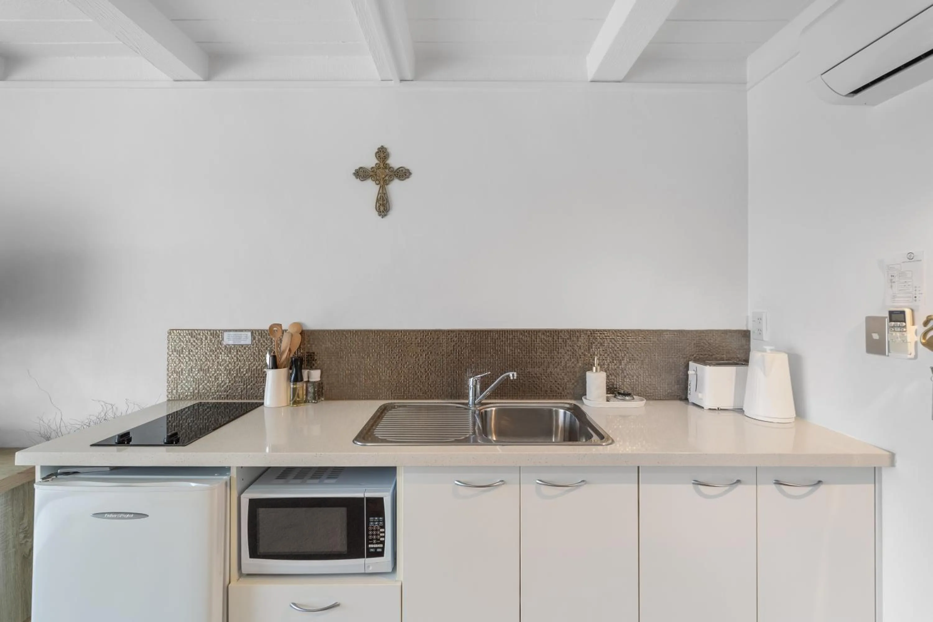 kitchen in Orewa Beachcomber